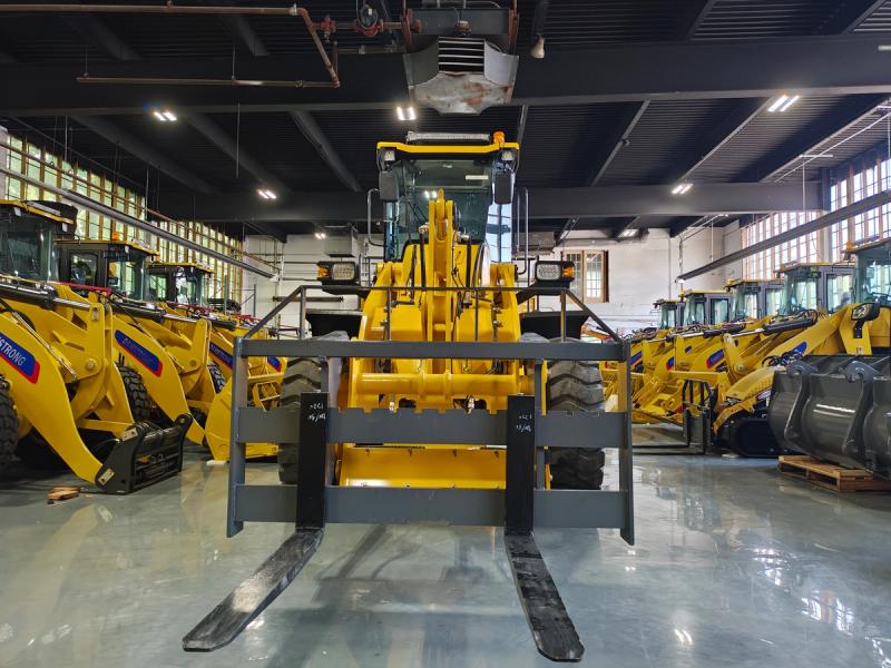 Pallett fork on front loader