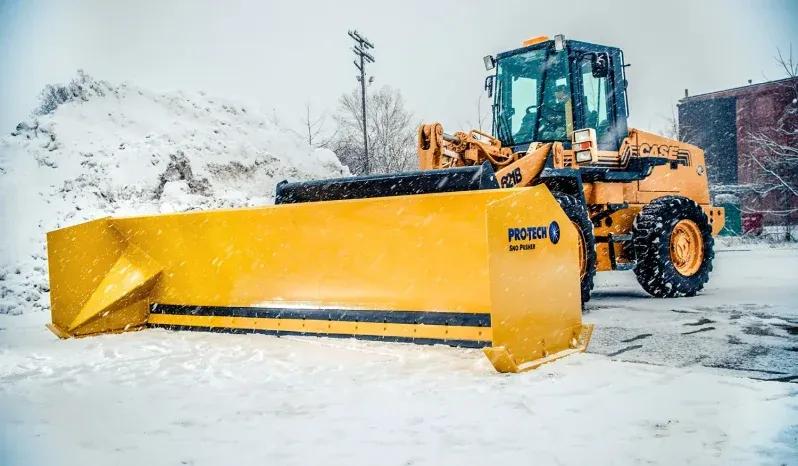 Heavy-duty snow shovel for loader use