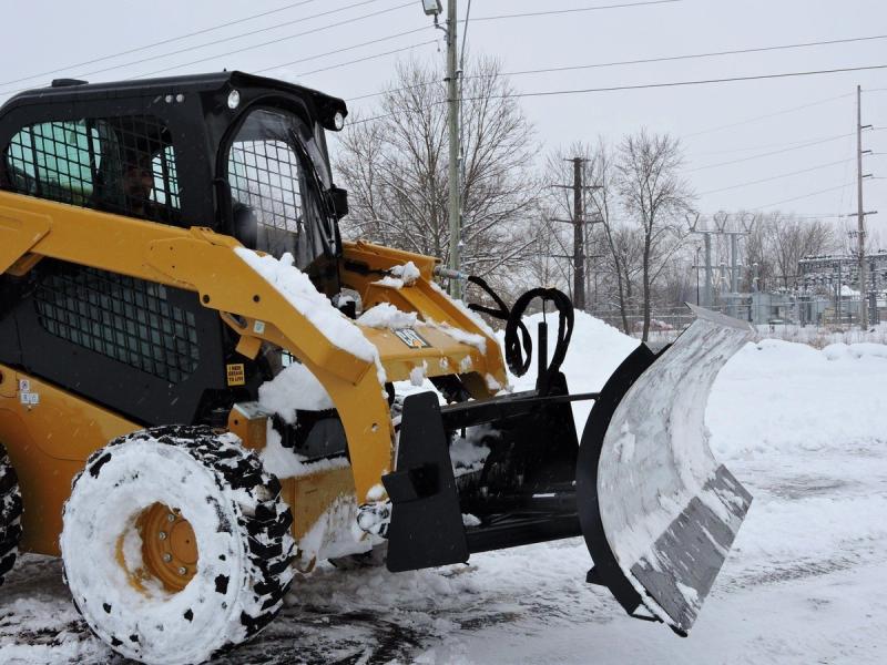 V snow blade attachment for skid steers