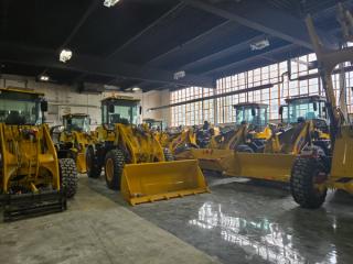 Snow pusher footage while the lights are on