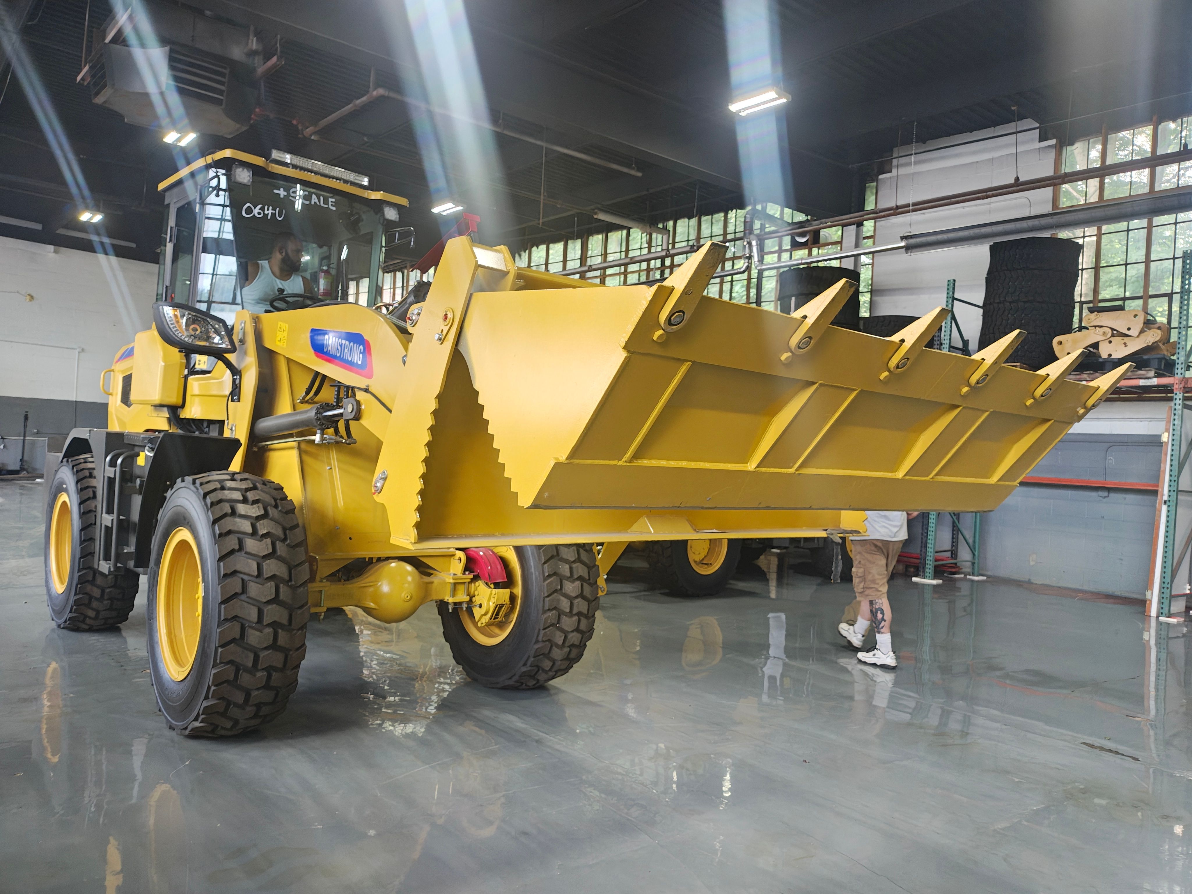 930 4-in-1 Bucket