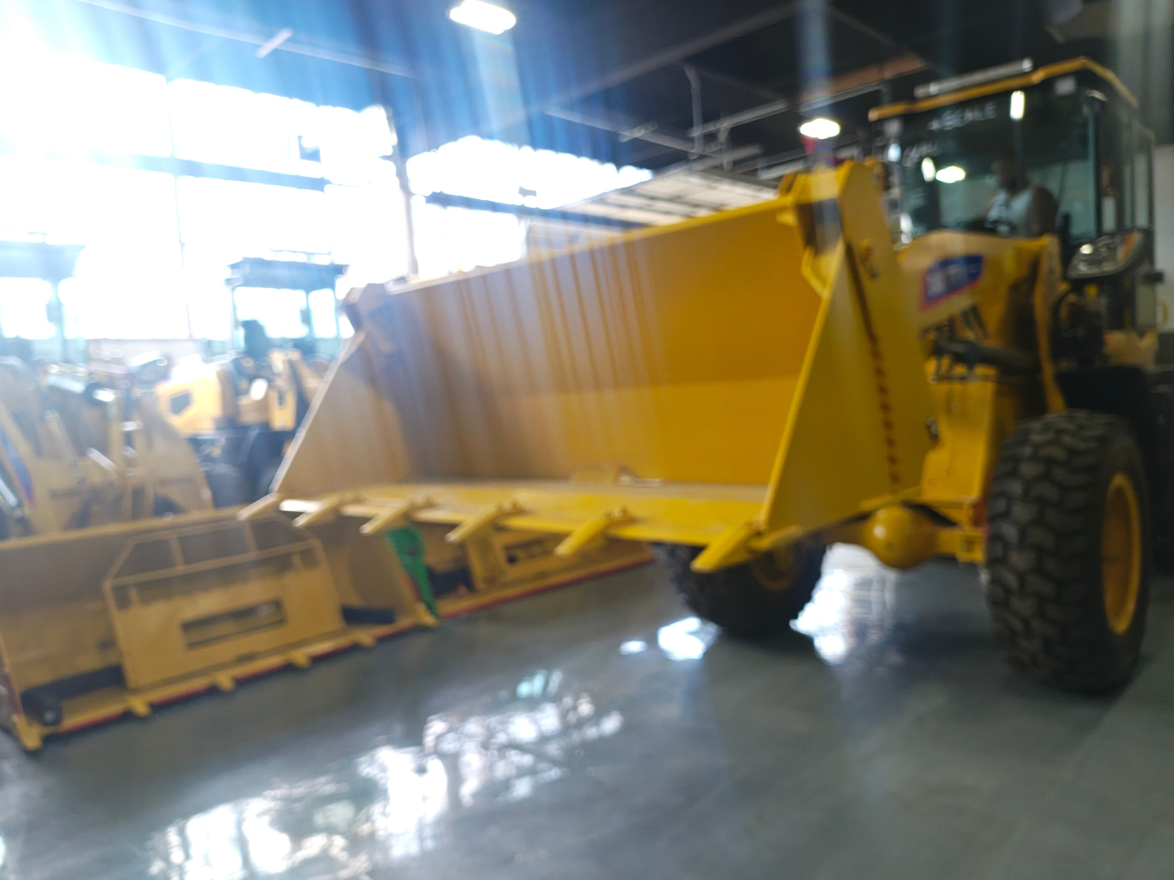 930 4-in-1 Bucket - view 5