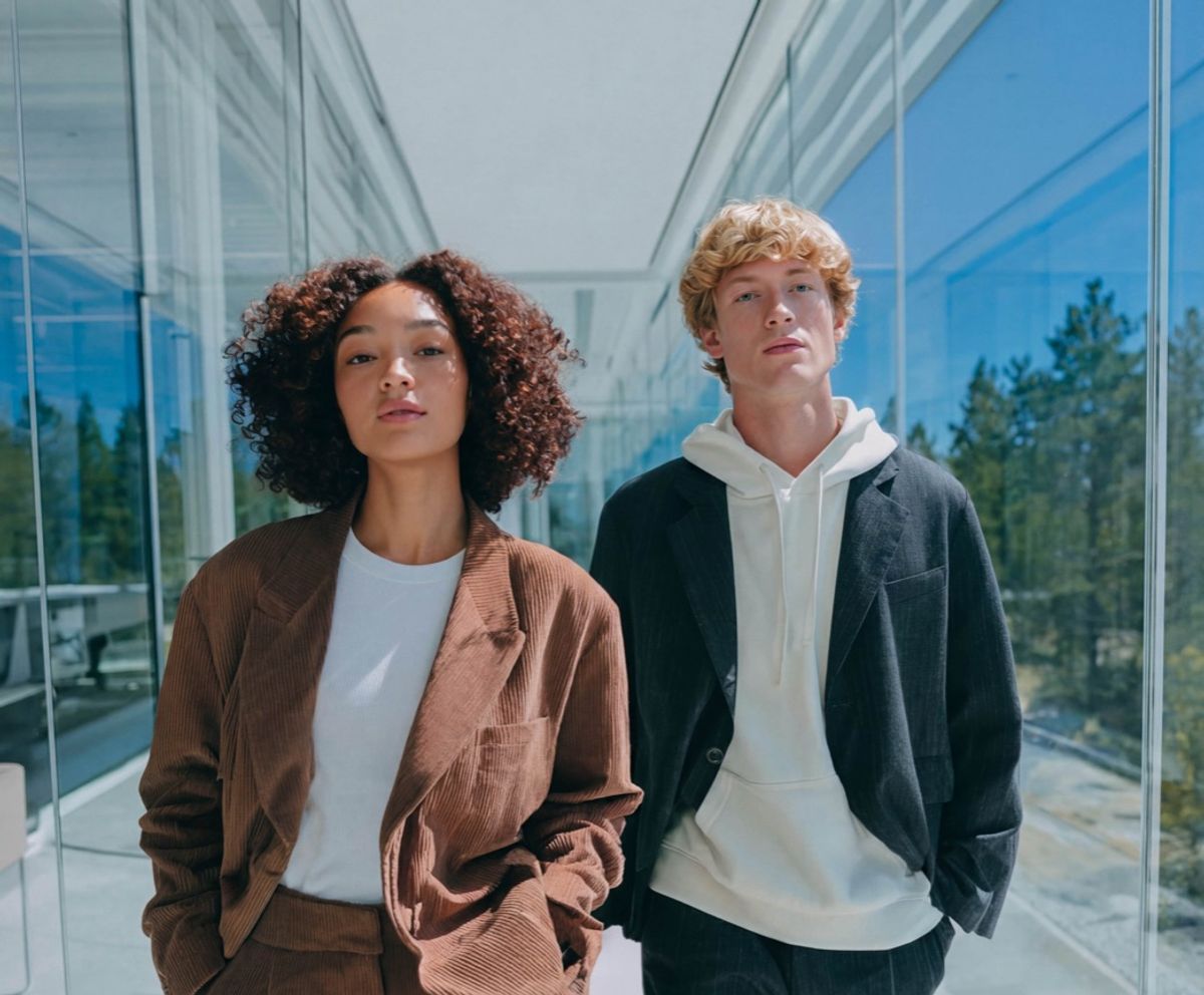 Twee NEXT-professionals uit de IT- en financetraineeships