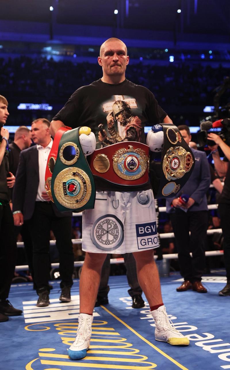 Oleksandr Usyk Knocks Out Daniel Dubois in Round 5 to Retain Undisputed Heavyweight Title at Wembley