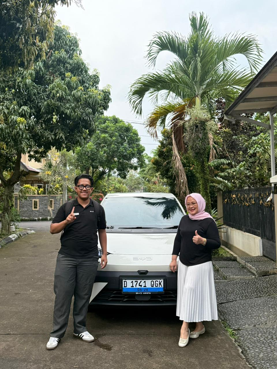Handover Atto 1 kepada Mrs. Nit di Jakarta Timur