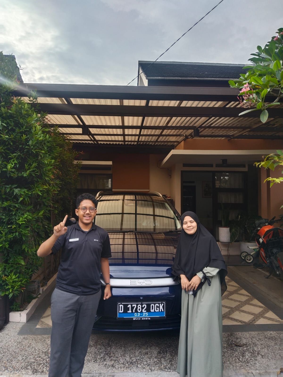 Handover M6 kepada Ms. AG di Jakarta Pusat