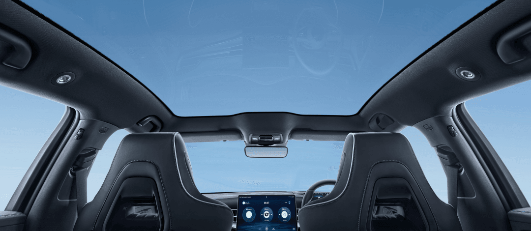 Interior BYD Seal dengan kursi sport dan panoramic sunroof