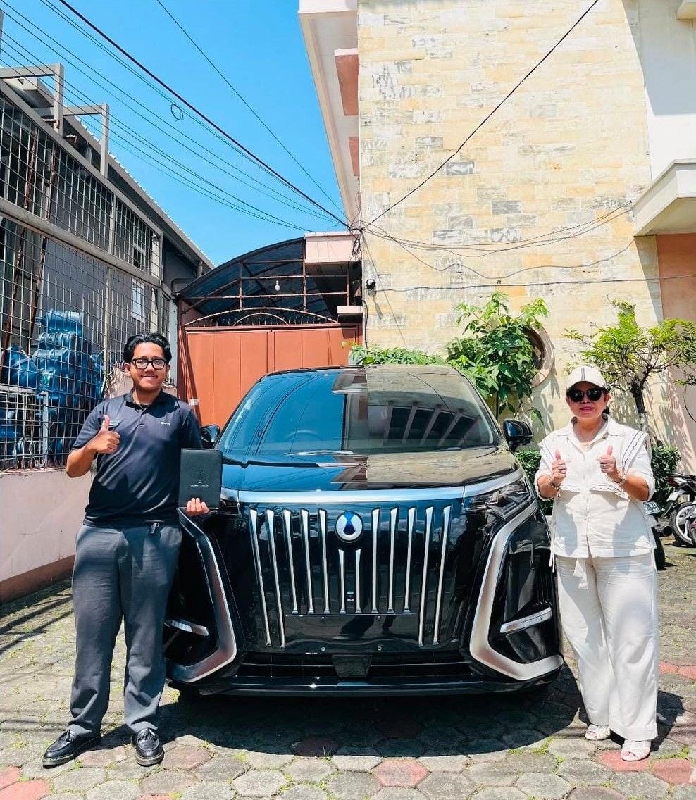Handover Denza D9 kepada Mrs. AL di Kelapa Gading
