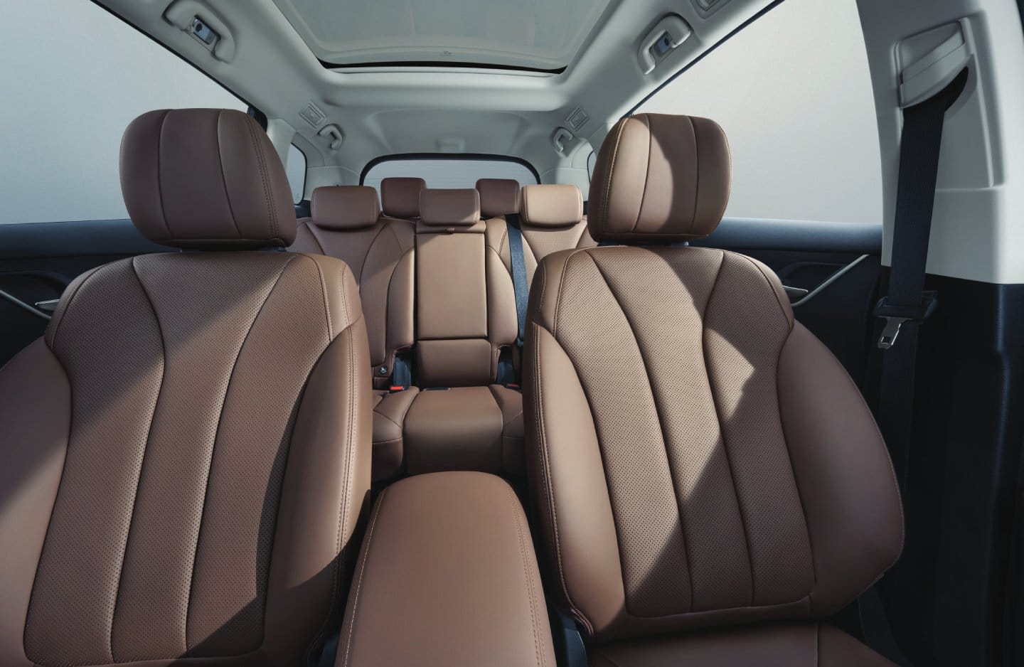 Captain Seat BYD M6 EV Superior untuk kenyamanan penumpang baris kedua