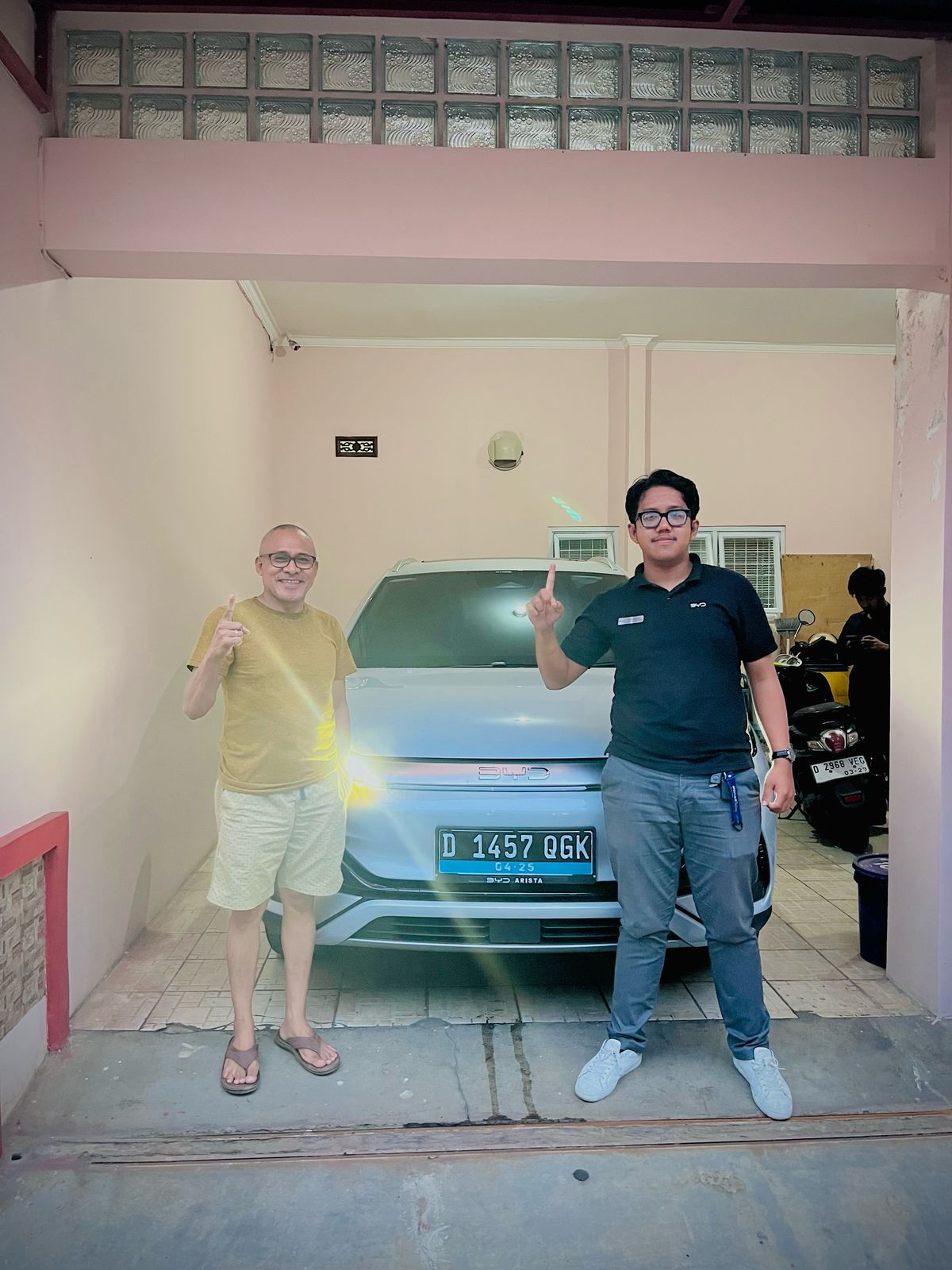 Handover Atto 3 kepada Mr. R di Jakarta Utara