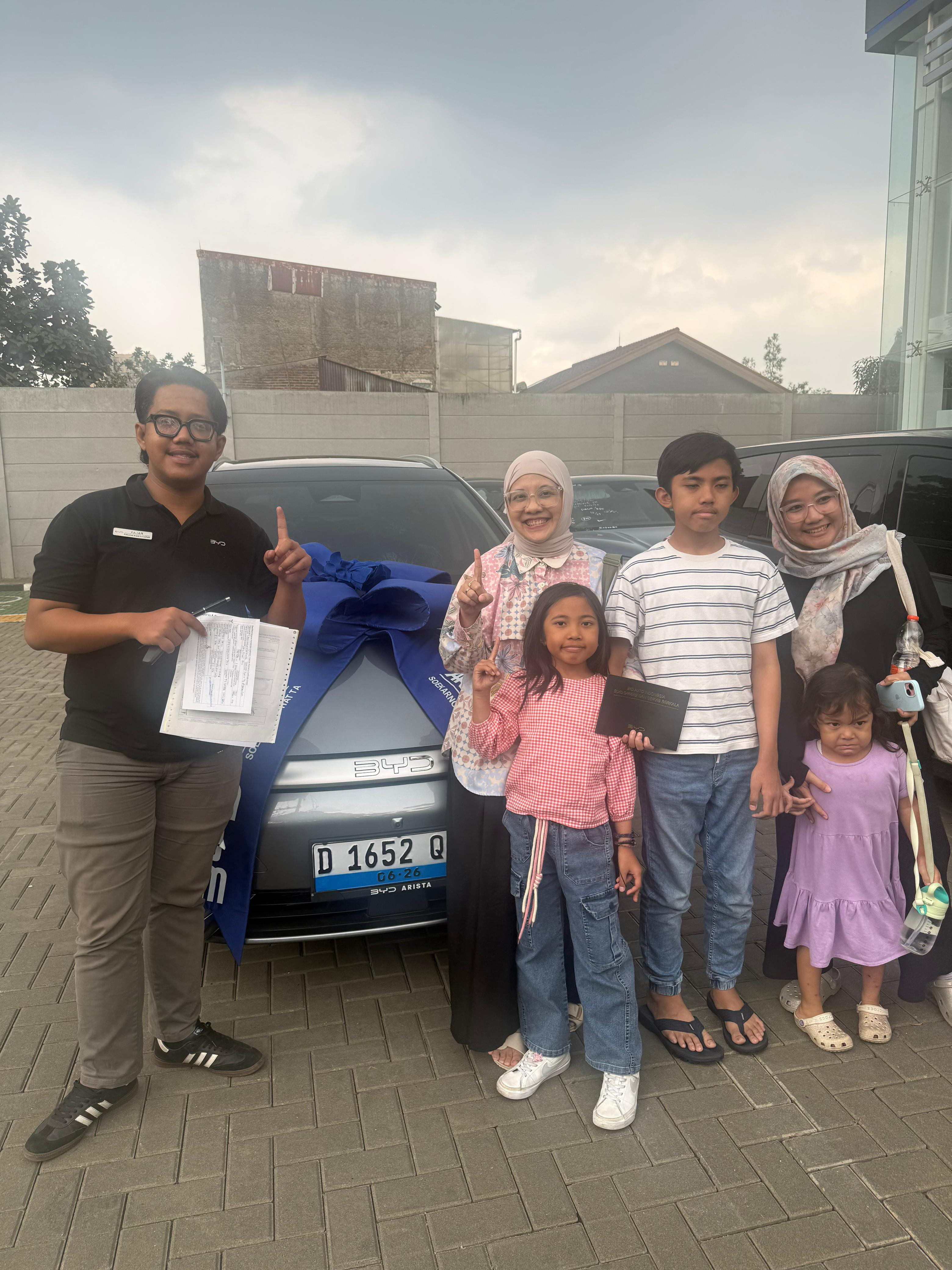 Handover M6 kepada Mrs La di Kelapa Gading