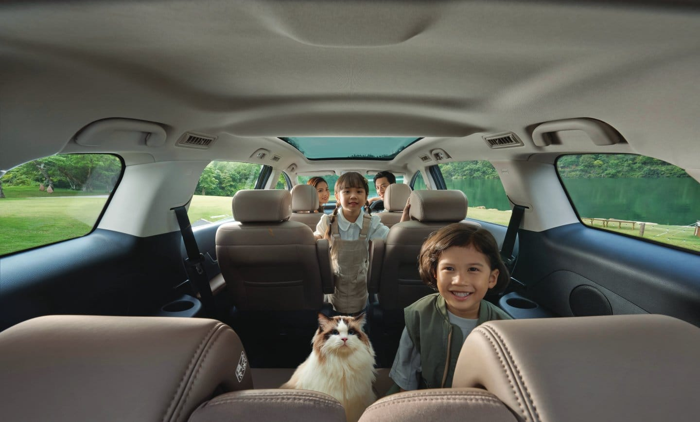 Interior kabin BYD M6 EV luas untuk keluarga 6 seater dan 7 seater