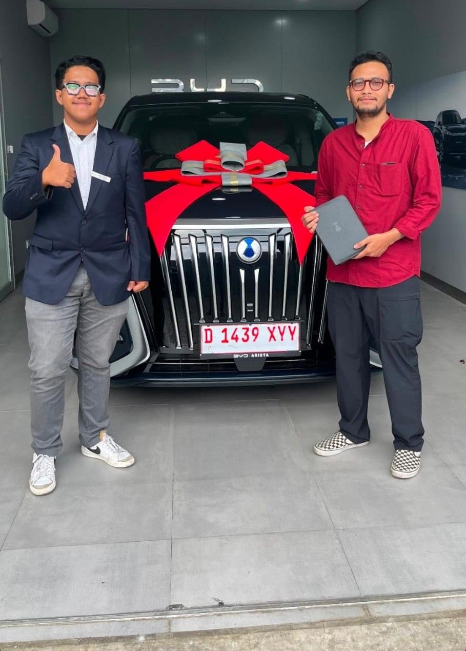 Handover Denza D9 kepada Mr. W di Depok