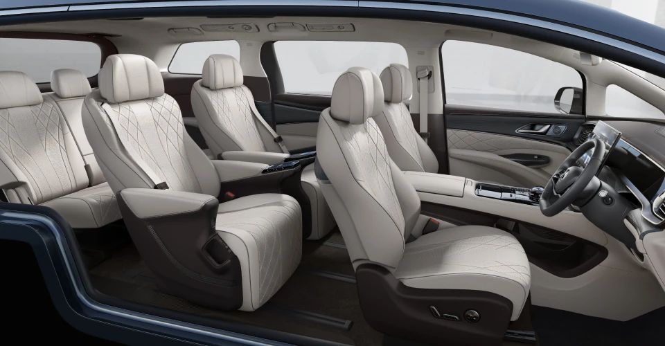 Interior mewah DENZA D9