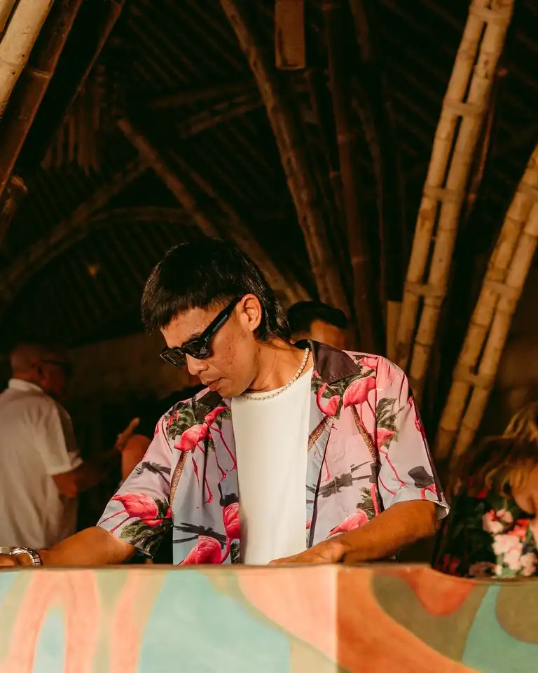 Mari Beach Club