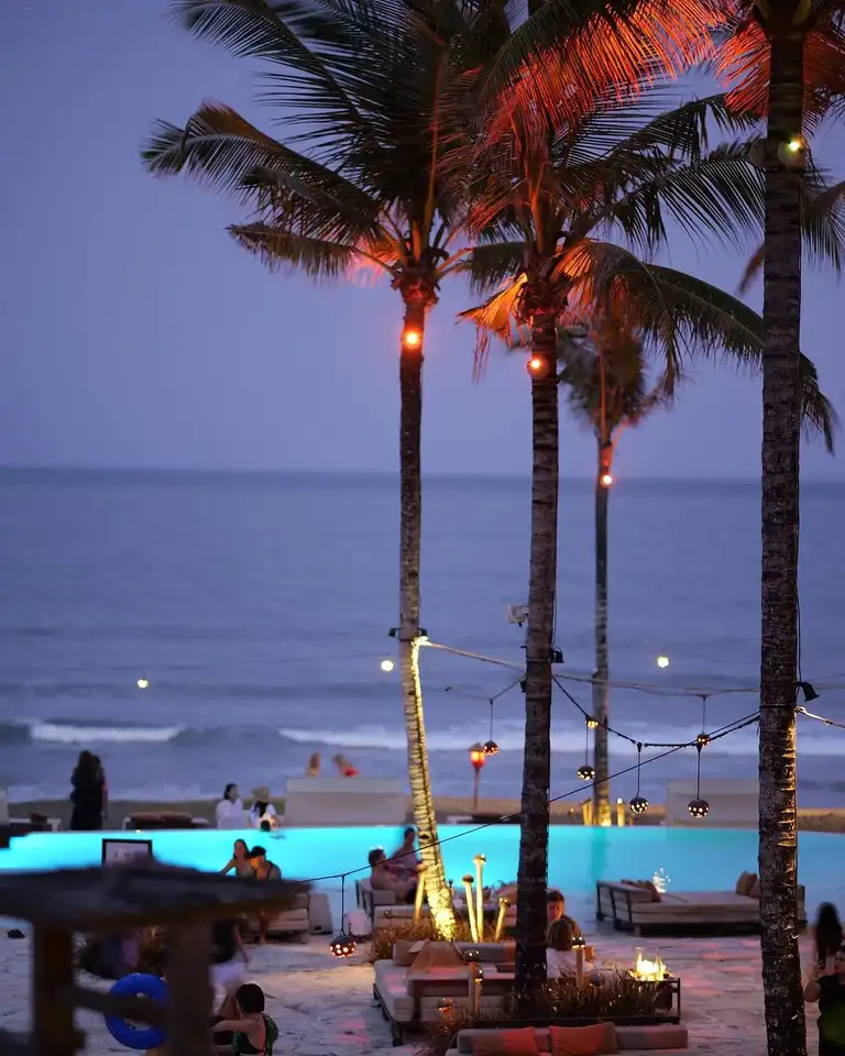 Mari Beach Club