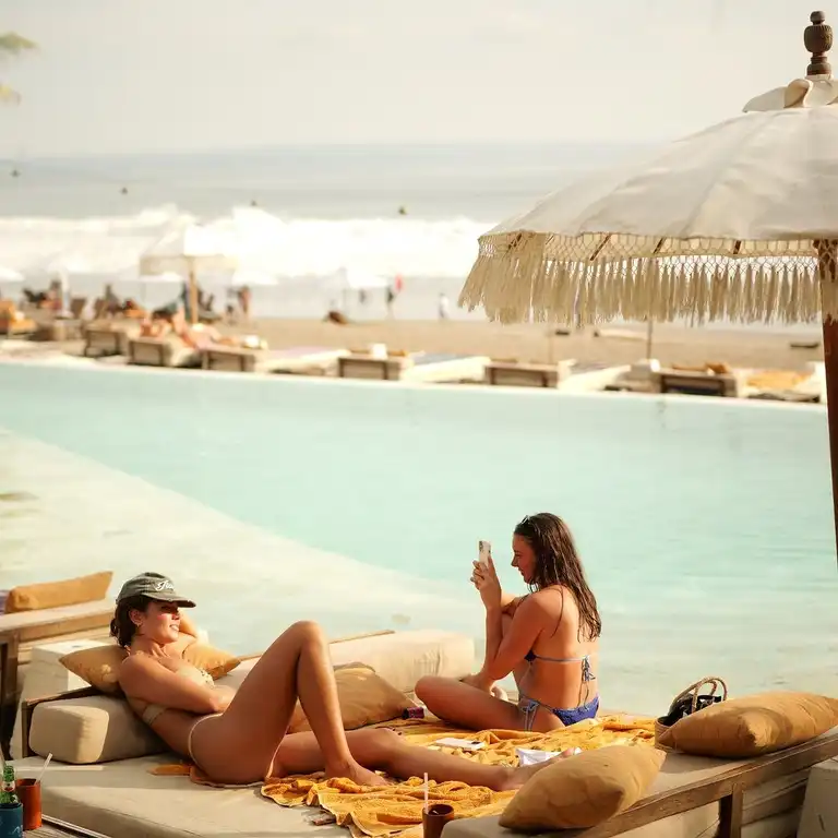 Mari Beach Club