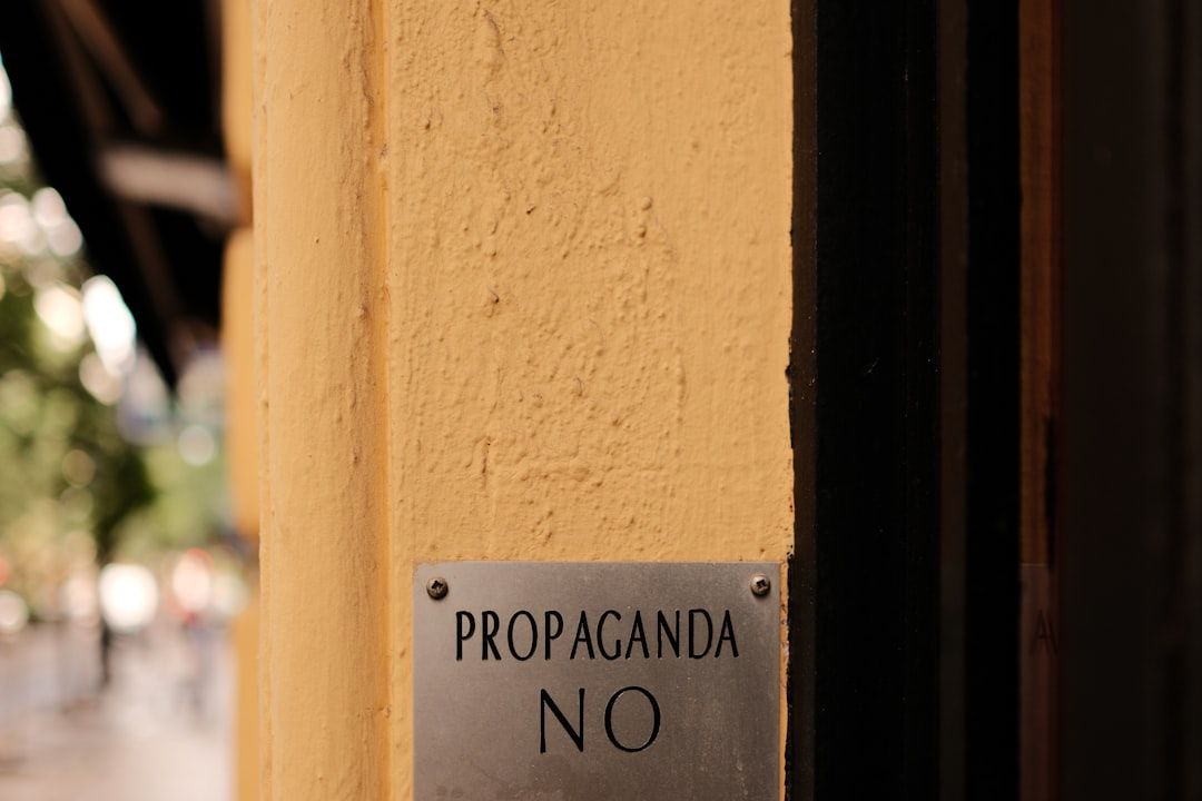 Como Usar o Algoritmo das Redes Sociais para Acelerar Vendas B2B | Foto: Claudio Schwarz via Unsplash