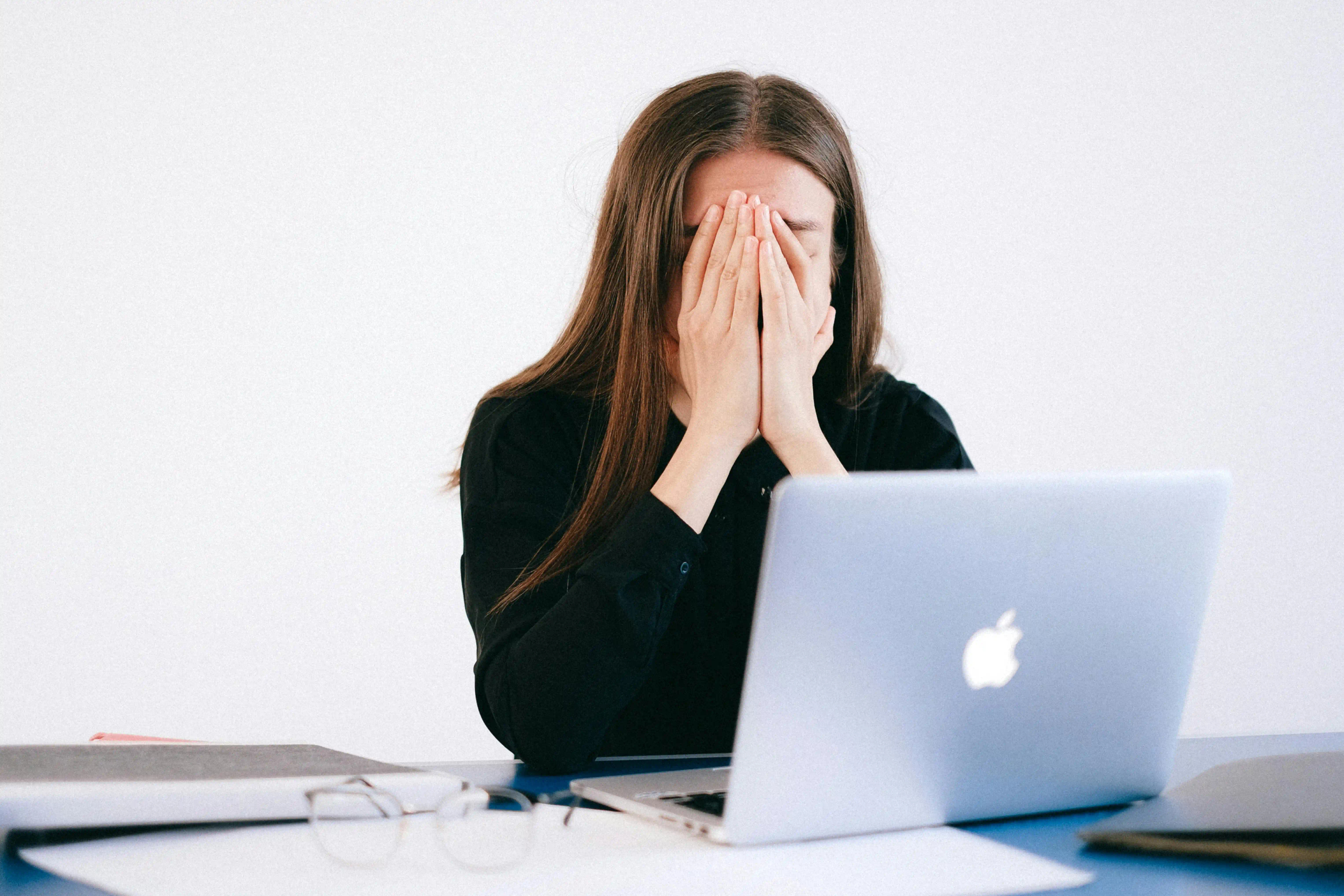 Burnout sindrom: Kako prepoznati simptome i pronaći olakšanje uz zvučnu masažu