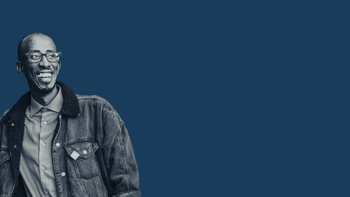 A picture of the blog author on a dark blue backdrop
