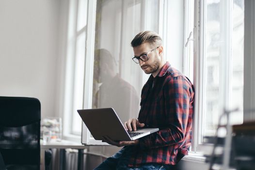 A man in glasses and a plaid shirt works on a laptop while sitting on a windowsill.​​​​‌﻿‍﻿​‍​‍‌‍﻿﻿‌﻿​‍‌‍‍‌‌‍‌﻿‌‍‍‌‌‍﻿‍​‍​‍​﻿‍‍​‍​‍‌﻿​﻿‌‍​‌‌‍﻿‍‌‍‍‌‌﻿‌​‌﻿‍‌​‍﻿‍‌‍‍‌‌‍﻿﻿​‍​‍​‍﻿​​‍​‍‌‍‍​‌﻿​‍‌‍‌‌‌‍‌‍​‍​‍​﻿‍‍​‍​‍‌‍‍​‌﻿‌​‌﻿‌​‌﻿​​‌﻿​﻿​﻿‍‍​‍﻿﻿​‍﻿﻿‌‍﻿‌‌‍​‌‌‍​﻿‌‍‍﻿‌‍​‌‌﻿‍‌​‍﻿‌‌‍‌﻿‌‍﻿﻿‌‍﻿﻿‌‍‌​‌﻿‌﻿‌‍‍‌‌‍﻿‍​‍﻿‍‌﻿​﻿‌‍​‌‌‍﻿‍‌‍‍‌‌﻿‌​‌﻿‍‌​‍﻿‍‌﻿​﻿‌﻿‌​‌﻿‌‌‌‍‌​‌‍‍‌‌‍﻿﻿​‍﻿﻿‌﻿​﻿‌﻿‌​‌﻿‌‌‌‍‌​‌‍‍‌‌‍﻿﻿​‍﻿﻿‌‍‍‌‌‍﻿‍‌﻿‌​‌‍‌‌‌‍﻿‍‌﻿‌​​‍﻿﻿‌‍‌‌‌‍‌​‌‍‍‌‌﻿‌​​‍﻿﻿‌‍﻿‌‌‍﻿﻿‌‍‌​‌‍‌‌​﻿﻿‌‌﻿​​‌﻿​‍‌‍‌‌‌﻿​﻿‌‍‌‌‌‍﻿‍‌﻿‌​‌‍​‌‌﻿‌​‌‍‍‌‌‍﻿﻿‌‍﻿‍​﻿‍﻿‌‍‍‌‌‍‌​​﻿﻿‌​﻿‌‍​﻿​‍​﻿‍​​﻿​​​﻿‍‌‌‍‌​​﻿‌​‌‍​‍​‍﻿‌​﻿‍‌‌‍‌‍​﻿‌​​﻿‍‌​‍﻿‌​﻿‌​​﻿‌‌​﻿‍‌​﻿​​​‍﻿‌‌‍​‌‌‍‌​​﻿​‌‌‍‌​​‍﻿‌‌‍‌‍​﻿​‍​﻿​​‌‍​‍‌‍​‌​﻿‍​​﻿‌﻿​﻿​‌​﻿​‌​﻿‍‌​﻿‍​‌‍‌‌​﻿‍﻿‌﻿‌​‌﻿‍‌‌﻿​​‌‍‌‌​﻿﻿‌‌﻿​​‌‍﻿﻿‌﻿​﻿‌﻿‌​​﻿‍﻿‌﻿​​‌‍​‌‌﻿‌​‌‍‍​​﻿﻿‌‌‍‍‌‌‍﻿‌‌‍​‌‌‍‌﻿‌‍‌‌​‍﻿‍‌‍​‌‌‍﻿​‌﻿‌​​﻿﻿﻿‌‍​‍‌‍​‌‌﻿​﻿‌‍‌‌‌‌‌‌‌﻿​‍‌‍﻿​​﻿﻿‌‌‍‍​‌﻿‌​‌﻿‌​‌﻿​​‌﻿​﻿​‍‌‌​﻿​﻿‌​​‌​‍‌‌​﻿​‍‌​‌‍​‍‌‌​﻿​‍‌​‌‍‌‍﻿‌‌‍​‌‌‍​﻿‌‍‍﻿‌‍​‌‌﻿‍‌​‍﻿‌‌‍‌﻿‌‍﻿﻿‌‍﻿﻿‌‍‌​‌﻿‌﻿‌‍‍‌‌‍﻿‍​‍﻿‍‌﻿​﻿‌‍​‌‌‍﻿‍‌‍‍‌‌﻿‌​‌﻿‍‌​‍﻿‍‌﻿​﻿‌﻿‌​‌﻿‌‌‌‍‌​‌‍‍‌‌‍﻿﻿​‍‌‌​﻿​‍‌​‌‍‌﻿​﻿‌﻿‌​‌﻿‌‌‌‍‌​‌‍‍‌‌‍﻿﻿​‍‌‍‌‍‍‌‌‍‌​​﻿﻿‌​﻿‌‍​﻿​‍​﻿‍​​﻿​​​﻿‍‌‌‍‌​​﻿‌​‌‍​‍​‍﻿‌​﻿‍‌‌‍‌‍​﻿‌​​﻿‍‌​‍﻿‌​﻿‌​​﻿‌‌​﻿‍‌​﻿​​​‍﻿‌‌‍​‌‌‍‌​​﻿​‌‌‍‌​​‍﻿‌‌‍‌‍​﻿​‍​﻿​​‌‍​‍‌‍​‌​﻿‍​​﻿‌﻿​﻿​‌​﻿​‌​﻿‍‌​﻿‍​‌‍‌‌​‍‌‍‌﻿‌​‌﻿‍‌‌﻿​​‌‍‌‌​﻿﻿‌‌﻿​​‌‍﻿﻿‌﻿​﻿‌﻿‌​​‍‌‍‌﻿​​‌‍​‌‌﻿‌​‌‍‍​​﻿﻿‌‌‍‍‌‌‍﻿‌‌‍​‌‌‍‌﻿‌‍‌‌​‍﻿‍‌‍​‌‌‍﻿​‌﻿‌​​‍‌‍‌﻿​​‌‍‌‌‌﻿​‍‌﻿​﻿‌﻿​​‌‍‌‌‌‍​﻿‌﻿‌​‌‍‍‌‌﻿‌‍‌‍‌‌​﻿﻿‌‌﻿​​‌﻿‌‌‌‍​‍‌‍﻿​‌‍‍‌‌﻿​﻿‌‍‍​‌‍‌‌‌‍‌​​‍​‍‌﻿﻿‌