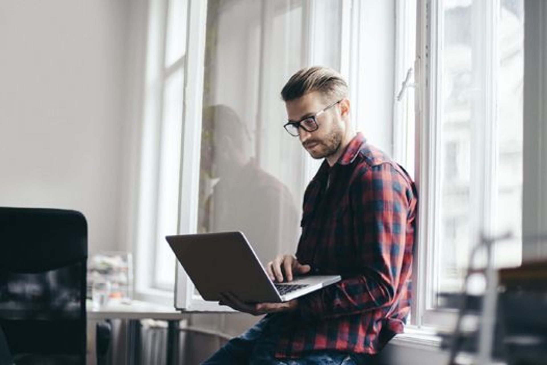 A man in glasses and a plaid shirt works on a laptop while sitting on a windowsill.​​​​‌﻿‍﻿​‍​‍‌‍﻿﻿‌﻿​‍‌‍‍‌‌‍‌﻿‌‍‍‌‌‍﻿‍​‍​‍​﻿‍‍​‍​‍‌﻿​﻿‌‍​‌‌‍﻿‍‌‍‍‌‌﻿‌​‌﻿‍‌​‍﻿‍‌‍‍‌‌‍﻿﻿​‍​‍​‍﻿​​‍​‍‌‍‍​‌﻿​‍‌‍‌‌‌‍‌‍​‍​‍​﻿‍‍​‍​‍‌‍‍​‌﻿‌​‌﻿‌​‌﻿​​‌﻿​﻿​﻿‍‍​‍﻿﻿​‍﻿﻿‌‍﻿‌‌‍​‌‌‍​﻿‌‍‍﻿‌‍​‌‌﻿‍‌​‍﻿‌‌‍‌﻿‌‍﻿﻿‌‍﻿﻿‌‍‌​‌﻿‌﻿‌‍‍‌‌‍﻿‍​‍﻿‍‌﻿​﻿‌‍​‌‌‍﻿‍‌‍‍‌‌﻿‌​‌﻿‍‌​‍﻿‍‌﻿​﻿‌﻿‌​‌﻿‌‌‌‍‌​‌‍‍‌‌‍﻿﻿​‍﻿﻿‌﻿​﻿‌﻿‌​‌﻿‌‌‌‍‌​‌‍‍‌‌‍﻿﻿​‍﻿﻿‌‍‍‌‌‍﻿‍‌﻿‌​‌‍‌‌‌‍﻿‍‌﻿‌​​‍﻿﻿‌‍‌‌‌‍‌​‌‍‍‌‌﻿‌​​‍﻿﻿‌‍﻿‌‌‍﻿﻿‌‍‌​‌‍‌‌​﻿﻿‌‌﻿​​‌﻿​‍‌‍‌‌‌﻿​﻿‌‍‌‌‌‍﻿‍‌﻿‌​‌‍​‌‌﻿‌​‌‍‍‌‌‍﻿﻿‌‍﻿‍​﻿‍﻿‌‍‍‌‌‍‌​​﻿﻿‌​﻿‌‍​﻿​‍​﻿‍​​﻿​​​﻿‍‌‌‍‌​​﻿‌​‌‍​‍​‍﻿‌​﻿‍‌‌‍‌‍​﻿‌​​﻿‍‌​‍﻿‌​﻿‌​​﻿‌‌​﻿‍‌​﻿​​​‍﻿‌‌‍​‌‌‍‌​​﻿​‌‌‍‌​​‍﻿‌‌‍‌‍​﻿​‍​﻿​​‌‍​‍‌‍​‌​﻿‍​​﻿‌﻿​﻿​‌​﻿​‌​﻿‍‌​﻿‍​‌‍‌‌​﻿‍﻿‌﻿‌​‌﻿‍‌‌﻿​​‌‍‌‌​﻿﻿‌‌﻿​​‌‍﻿﻿‌﻿​﻿‌﻿‌​​﻿‍﻿‌﻿​​‌‍​‌‌﻿‌​‌‍‍​​﻿﻿‌‌‍‍‌‌‍﻿‌‌‍​‌‌‍‌﻿‌‍‌‌​‍﻿‍‌‍​‌‌‍﻿​‌﻿‌​​﻿﻿﻿‌‍​‍‌‍​‌‌﻿​﻿‌‍‌‌‌‌‌‌‌﻿​‍‌‍﻿​​﻿﻿‌‌‍‍​‌﻿‌​‌﻿‌​‌﻿​​‌﻿​﻿​‍‌‌​﻿​﻿‌​​‌​‍‌‌​﻿​‍‌​‌‍​‍‌‌​﻿​‍‌​‌‍‌‍﻿‌‌‍​‌‌‍​﻿‌‍‍﻿‌‍​‌‌﻿‍‌​‍﻿‌‌‍‌﻿‌‍﻿﻿‌‍﻿﻿‌‍‌​‌﻿‌﻿‌‍‍‌‌‍﻿‍​‍﻿‍‌﻿​﻿‌‍​‌‌‍﻿‍‌‍‍‌‌﻿‌​‌﻿‍‌​‍﻿‍‌﻿​﻿‌﻿‌​‌﻿‌‌‌‍‌​‌‍‍‌‌‍﻿﻿​‍‌‌​﻿​‍‌​‌‍‌﻿​﻿‌﻿‌​‌﻿‌‌‌‍‌​‌‍‍‌‌‍﻿﻿​‍‌‍‌‍‍‌‌‍‌​​﻿﻿‌​﻿‌‍​﻿​‍​﻿‍​​﻿​​​﻿‍‌‌‍‌​​﻿‌​‌‍​‍​‍﻿‌​﻿‍‌‌‍‌‍​﻿‌​​﻿‍‌​‍﻿‌​﻿‌​​﻿‌‌​﻿‍‌​﻿​​​‍﻿‌‌‍​‌‌‍‌​​﻿​‌‌‍‌​​‍﻿‌‌‍‌‍​﻿​‍​﻿​​‌‍​‍‌‍​‌​﻿‍​​﻿‌﻿​﻿​‌​﻿​‌​﻿‍‌​﻿‍​‌‍‌‌​‍‌‍‌﻿‌​‌﻿‍‌‌﻿​​‌‍‌‌​﻿﻿‌‌﻿​​‌‍﻿﻿‌﻿​﻿‌﻿‌​​‍‌‍‌﻿​​‌‍​‌‌﻿‌​‌‍‍​​﻿﻿‌‌‍‍‌‌‍﻿‌‌‍​‌‌‍‌﻿‌‍‌‌​‍﻿‍‌‍​‌‌‍﻿​‌﻿‌​​‍‌‍‌﻿​​‌‍‌‌‌﻿​‍‌﻿​﻿‌﻿​​‌‍‌‌‌‍​﻿‌﻿‌​‌‍‍‌‌﻿‌‍‌‍‌‌​﻿﻿‌‌﻿​​‌﻿‌‌‌‍​‍‌‍﻿​‌‍‍‌‌﻿​﻿‌‍‍​‌‍‌‌‌‍‌​​‍​‍‌﻿﻿‌