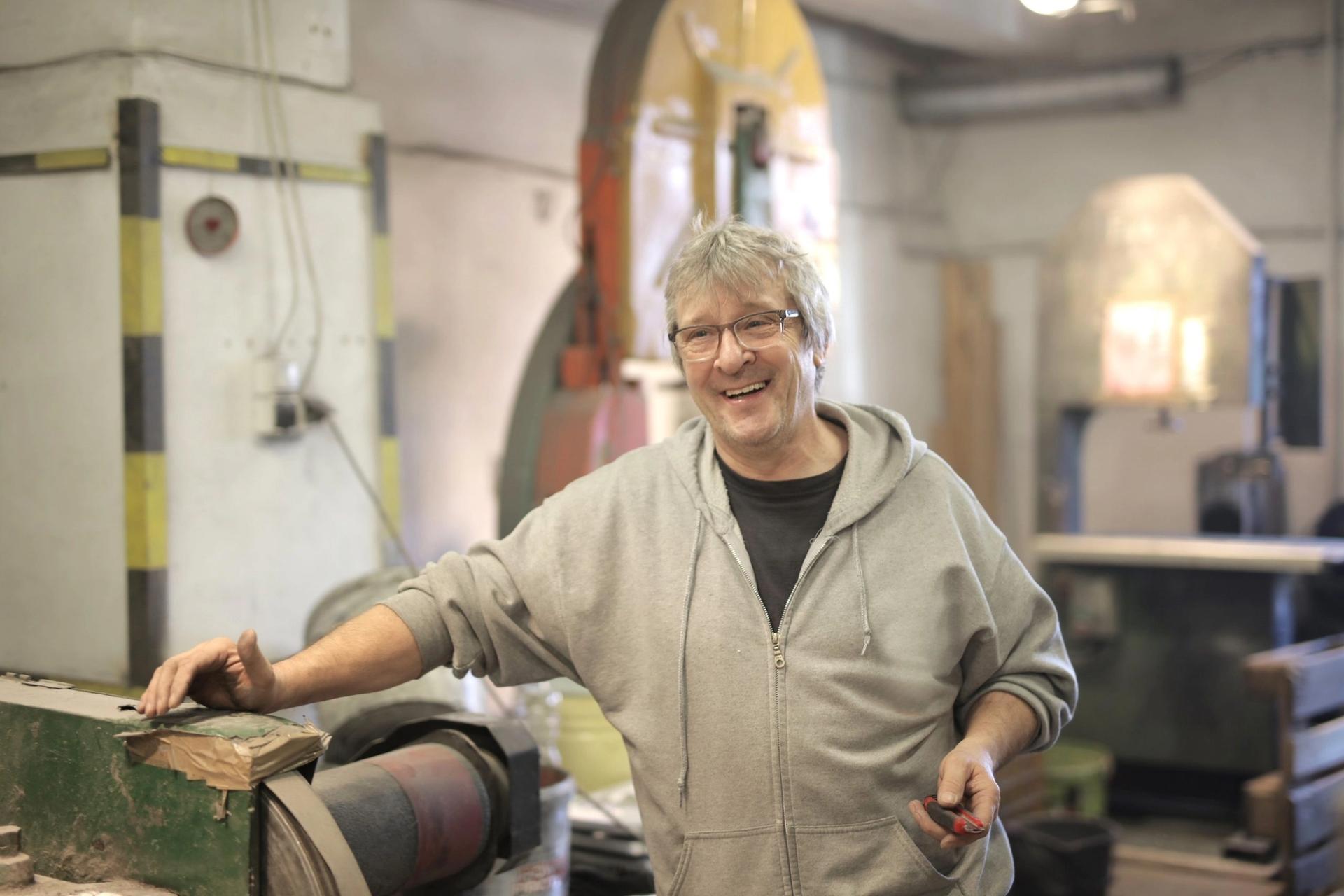 a man is smiling while leaning on a machine in a workshop .βββββο»Ώβο»Ώββββββο»Ώο»Ώβο»Ώβββββββββο»Ώββββββο»Ώββββββο»Ώβββββββο»Ώβο»Ώββββββο»Ώββββββο»Ώβββο»Ώββββο»Ώβββββββο»Ώο»Ώββββββο»Ώββββββββββο»Ώβββββββββββββββο»Ώβββββββββββο»Ώβββο»Ώβββο»Ώβββο»Ώβο»Ώβο»Ώββββο»Ώο»Ώββο»Ώο»Ώββο»Ώββββββββο»Ώβββο»Ώβββββο»Ώββββο»Ώββββο»Ώββο»Ώο»Ώββο»Ώο»Ώβββββο»Ώβο»Ώββββββο»Ώβββο»Ώββο»Ώβο»Ώββββββο»Ώββββββο»Ώβββο»Ώββββο»Ώββο»Ώβο»Ώβο»Ώβββο»Ώββββββββββββο»Ώο»Ώββο»Ώο»Ώβο»Ώβο»Ώβο»Ώβββο»Ώββββββββββββο»Ώο»Ώββο»Ώο»Ώββββββο»Ώββο»Ώββββββββο»Ώββο»Ώββββο»Ώο»Ώβββββββββββββο»Ώββββο»Ώο»Ώββο»Ώβββο»Ώο»Ώβββββββββο»Ώο»Ώββο»Ώβββο»Ώβββββββο»Ώβο»Ώββββββο»Ώββο»Ώβββββββο»Ώββββββββο»Ώο»Ώββο»Ώββο»Ώβο»Ώβββββββββο»Ώο»Ώββο»Ώβββο»Ώβο»Ώβο»Ώβββο»Ώβο»Ώβββββο»Ώβββο»Ώβββο»Ώββββο»Ώββο»Ώβββββββο»Ώββββββββο»Ώββο»Ώβββο»Ώβββο»Ώβο»Ώβο»Ώβο»Ώββο»Ώββββββο»Ώββββββββββββο»Ώββββββο»Ώβββο»Ώβββο»Ώβββββο»Ώβο»Ώβββο»Ώβββο»Ώβββο»Ώβββββο»Ώβο»Ώβββββββο»Ώβο»Ώβο»Ώβββο»Ώβββο»Ώβββββββο»Ώο»Ώββο»Ώββββο»Ώο»Ώβο»Ώβο»Ώβο»Ώβββο»Ώβο»Ώβο»Ώβββββββο»Ώβββββββο»Ώο»Ώβββββββο»Ώββββββββο»Ώββββββο»Ώβββββββο»Ώββο»Ώβββο»Ώο»Ώο»Ώβββββββββο»Ώβο»Ώβββββββββο»Ώββββο»Ώββο»Ώο»Ώββββββο»Ώβββο»Ώβββο»Ώβββο»Ώβο»Ώβββββο»Ώβο»Ώβββββββββο»Ώβββββββββββο»Ώββββββββο»Ώββββββββο»Ώβββο»Ώβββββο»Ώββββο»Ώββββο»Ώββο»Ώο»Ώββο»Ώο»Ώβββββο»Ώβο»Ώββββββο»Ώβββο»Ώββο»Ώβο»Ώββββββο»Ώββββββο»Ώβββο»Ώββββο»Ώββο»Ώβο»Ώβο»Ώβββο»Ώββββββββββββο»Ώο»Ώβββββο»Ώβββββββο»Ώβο»Ώβο»Ώβββο»Ώββββββββββββο»Ώο»Ώβββββββββββββο»Ώο»Ώββο»Ώβββο»Ώβο»Ώβο»Ώβββο»Ώβο»Ώβββββο»Ώβββο»Ώβββο»Ώββββο»Ώββο»Ώβββββββο»Ώββββββββο»Ώββο»Ώβββο»Ώβββο»Ώβο»Ώβο»Ώβο»Ώββο»Ώββββββο»Ώββββββββββββο»Ώββββββο»Ώβββο»Ώβββο»Ώβββββο»Ώβο»Ώβββο»Ώβββο»Ώβββο»Ώβββββο»Ώβο»Ώβββββββββββο»Ώβββο»Ώβββο»Ώβββββββο»Ώο»Ώββο»Ώββββο»Ώο»Ώβο»Ώβο»Ώβο»Ώβββββββο»Ώβββββββο»Ώβββββββο»Ώο»Ώβββββββο»Ώββββββββο»Ώββββββο»Ώβββββββο»Ώββο»Ώβββββββο»Ώβββββββο»Ώβββο»Ώβο»Ώβο»Ώβββββββββο»Ώβο»Ώβββββββο»Ώβββββββο»Ώο»Ώββο»Ώβββο»Ώββββββββο»Ώββββββο»Ώβο»Ώβββββββββββββββββο»Ώο»Ώβ