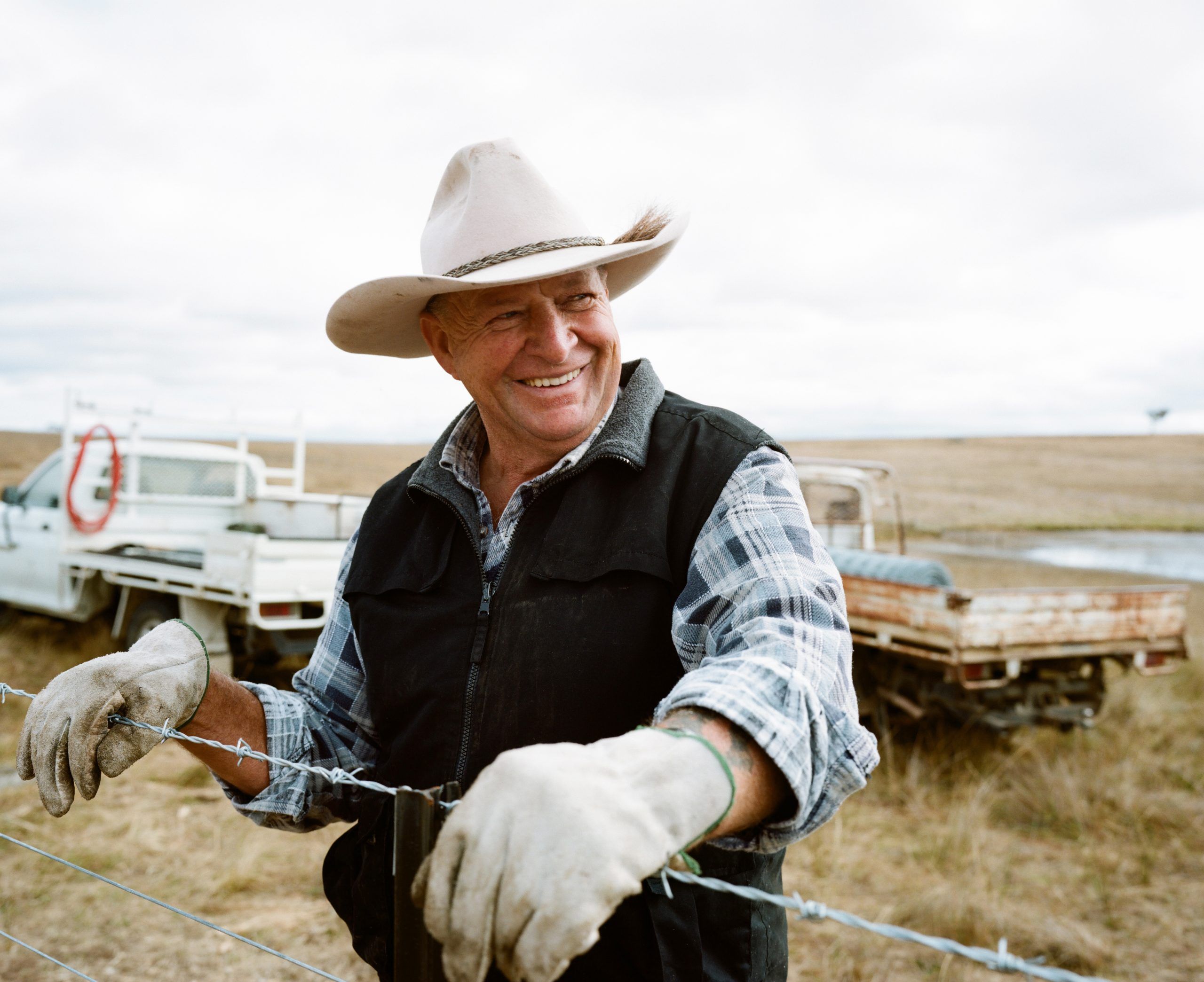 a man in a cowboy hat is working on a barbed wire fence .​​​​‌﻿‍﻿​‍​‍‌‍﻿﻿‌﻿​‍‌‍‍‌‌‍‌﻿‌‍‍‌‌‍﻿‍​‍​‍​﻿‍‍​‍​‍‌﻿​﻿‌‍​‌‌‍﻿‍‌‍‍‌‌﻿‌​‌﻿‍‌​‍﻿‍‌‍‍‌‌‍﻿﻿​‍​‍​‍﻿​​‍​‍‌‍‍​‌﻿​‍‌‍‌‌‌‍‌‍​‍​‍​﻿‍‍​‍​‍‌‍‍​‌﻿‌​‌﻿‌​‌﻿​​‌﻿​﻿​﻿‍‍​‍﻿﻿​‍﻿﻿‌‍﻿‌‌‍​‌‌‍​﻿‌‍‍﻿‌‍​‌‌﻿‍‌​‍﻿‌‌‍‌﻿‌‍﻿﻿‌‍﻿﻿‌‍‌​‌﻿‌﻿‌‍‍‌‌‍﻿‍​‍﻿‍‌﻿​﻿‌‍​‌‌‍﻿‍‌‍‍‌‌﻿‌​‌﻿‍‌​‍﻿‍‌﻿​﻿‌﻿‌​‌﻿‌‌‌‍‌​‌‍‍‌‌‍﻿﻿​‍﻿﻿‌﻿​﻿‌﻿‌​‌﻿‌‌‌‍‌​‌‍‍‌‌‍﻿﻿​‍﻿﻿‌‍‍‌‌‍﻿‍‌﻿‌​‌‍‌‌‌‍﻿‍‌﻿‌​​‍﻿﻿‌‍‌‌‌‍‌​‌‍‍‌‌﻿‌​​‍﻿﻿‌‍﻿‌‌‍﻿﻿‌‍‌​‌‍‌‌​﻿﻿‌‌﻿​​‌﻿​‍‌‍‌‌‌﻿​﻿‌‍‌‌‌‍﻿‍‌﻿‌​‌‍​‌‌﻿‌​‌‍‍‌‌‍﻿﻿‌‍﻿‍​﻿‍﻿‌‍‍‌‌‍‌​​﻿﻿‌​﻿‌﻿‌‍‌​‌‍​‌​﻿‌﻿‌‍‌​​﻿‌​​﻿‌‍​﻿‍​​‍﻿‌‌‍‌​​﻿‍‌​﻿‍‌‌‍‌‍​‍﻿‌​﻿‌​​﻿‌﻿‌‍​‌​﻿‌‌​‍﻿‌​﻿‍​​﻿‍‌​﻿‌‍​﻿‌‌​‍﻿‌​﻿‍​‌‍‌‌‌‍​﻿‌‍​‌​﻿​‍​﻿‌​‌‍​‌‌‍‌‌‌‍​‍‌‍​‌‌‍​‌​﻿‌​​﻿‍﻿‌﻿‌​‌﻿‍‌‌﻿​​‌‍‌‌​﻿﻿‌‌﻿​​‌‍﻿﻿‌﻿​﻿‌﻿‌​​﻿‍﻿‌﻿​​‌‍​‌‌﻿‌​‌‍‍​​﻿﻿‌‌‍‍‌‌‍﻿‌‌‍​‌‌‍‌﻿‌‍‌‌​‍﻿‍‌‍​‌‌‍﻿​‌﻿‌​​﻿﻿﻿‌‍​‍‌‍​‌‌﻿​﻿‌‍‌‌‌‌‌‌‌﻿​‍‌‍﻿​​﻿﻿‌‌‍‍​‌﻿‌​‌﻿‌​‌﻿​​‌﻿​﻿​‍‌‌​﻿​﻿‌​​‌​‍‌‌​﻿​‍‌​‌‍​‍‌‌​﻿​‍‌​‌‍‌‍﻿‌‌‍​‌‌‍​﻿‌‍‍﻿‌‍​‌‌﻿‍‌​‍﻿‌‌‍‌﻿‌‍﻿﻿‌‍﻿﻿‌‍‌​‌﻿‌﻿‌‍‍‌‌‍﻿‍​‍﻿‍‌﻿​﻿‌‍​‌‌‍﻿‍‌‍‍‌‌﻿‌​‌﻿‍‌​‍﻿‍‌﻿​﻿‌﻿‌​‌﻿‌‌‌‍‌​‌‍‍‌‌‍﻿﻿​‍‌‌​﻿​‍‌​‌‍‌﻿​﻿‌﻿‌​‌﻿‌‌‌‍‌​‌‍‍‌‌‍﻿﻿​‍‌‍‌‍‍‌‌‍‌​​﻿﻿‌​﻿‌﻿‌‍‌​‌‍​‌​﻿‌﻿‌‍‌​​﻿‌​​﻿‌‍​﻿‍​​‍﻿‌‌‍‌​​﻿‍‌​﻿‍‌‌‍‌‍​‍﻿‌​﻿‌​​﻿‌﻿‌‍​‌​﻿‌‌​‍﻿‌​﻿‍​​﻿‍‌​﻿‌‍​﻿‌‌​‍﻿‌​﻿‍​‌‍‌‌‌‍​﻿‌‍​‌​﻿​‍​﻿‌​‌‍​‌‌‍‌‌‌‍​‍‌‍​‌‌‍​‌​﻿‌​​‍‌‍‌﻿‌​‌﻿‍‌‌﻿​​‌‍‌‌​﻿﻿‌‌﻿​​‌‍﻿﻿‌﻿​﻿‌﻿‌​​‍‌‍‌﻿​​‌‍​‌‌﻿‌​‌‍‍​​﻿﻿‌‌‍‍‌‌‍﻿‌‌‍​‌‌‍‌﻿‌‍‌‌​‍﻿‍‌‍​‌‌‍﻿​‌﻿‌​​‍‌‍‌﻿​​‌‍‌‌‌﻿​‍‌﻿​﻿‌﻿​​‌‍‌‌‌‍​﻿‌﻿‌​‌‍‍‌‌﻿‌‍‌‍‌‌​﻿﻿‌‌﻿​​‌﻿‌‌‌‍​‍‌‍﻿​‌‍‍‌‌﻿​﻿‌‍‍​‌‍‌‌‌‍‌​​‍​‍‌﻿﻿‌