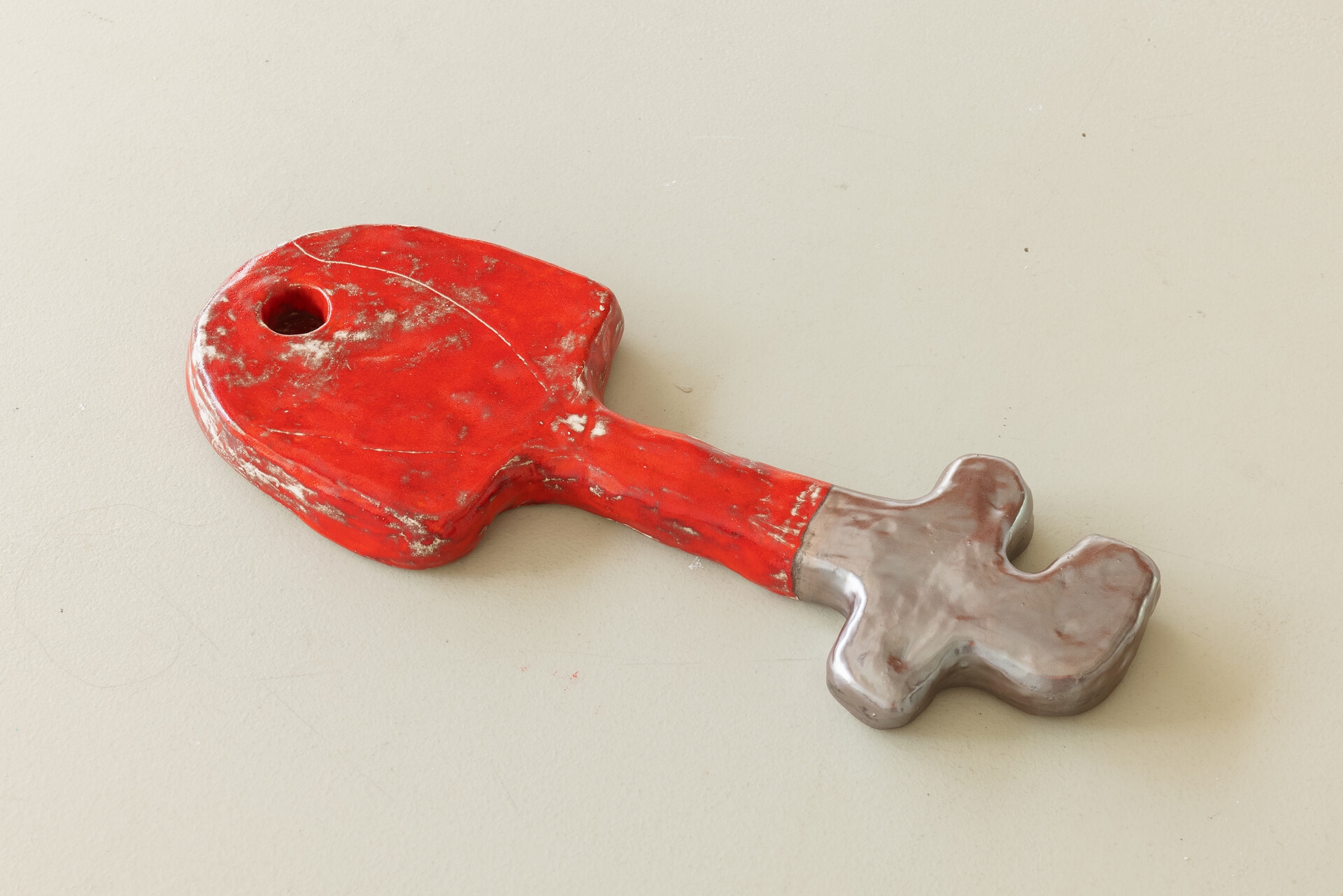 Schlüssel 3, 58×19×6cm, 2021, Glazed ceramics