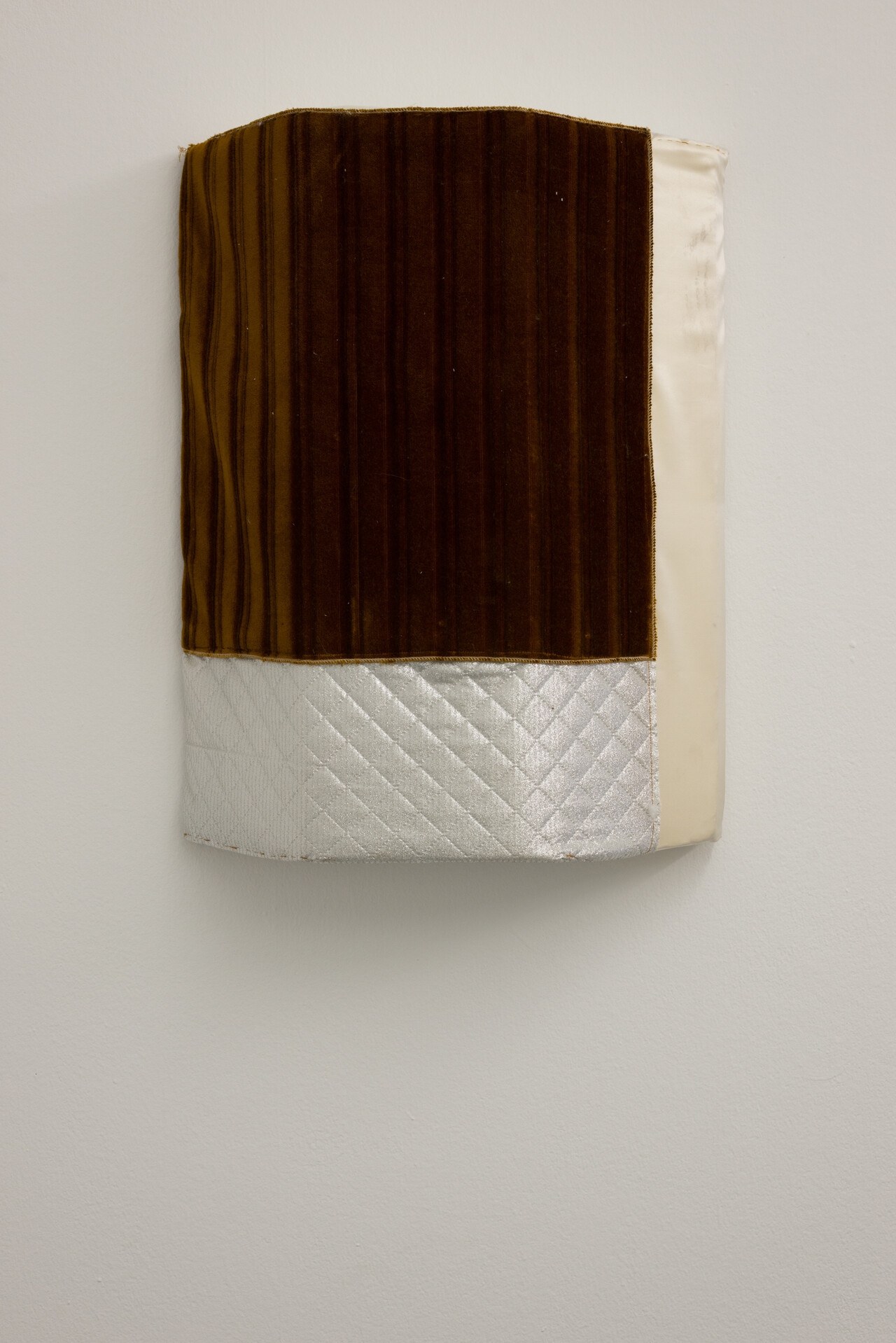 Medizinschrank, 90×50×35cm, 2018, Fabric, Polystyrene