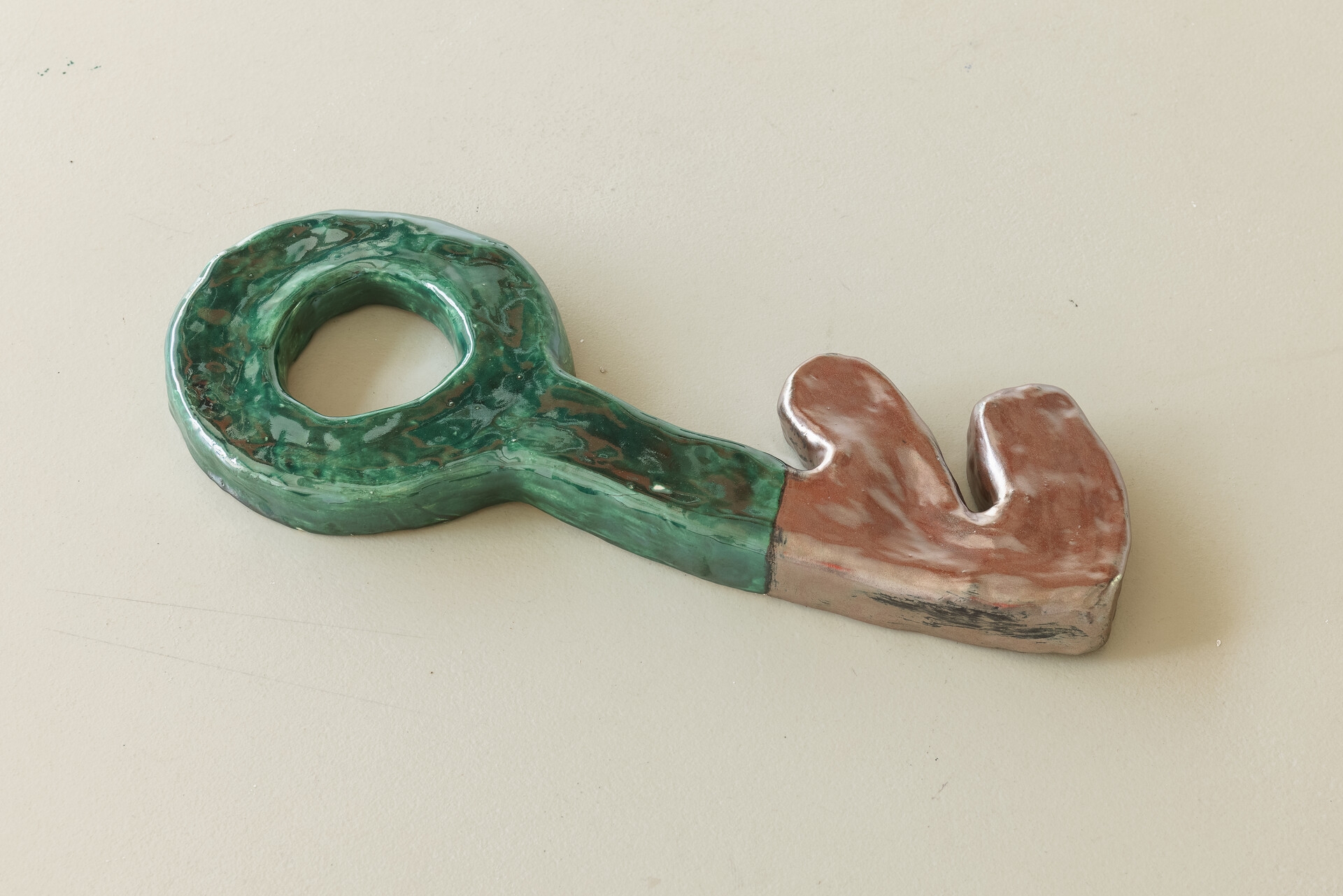 Schlüssel 2, 59×19×6cm, 2021, Glazed ceramics