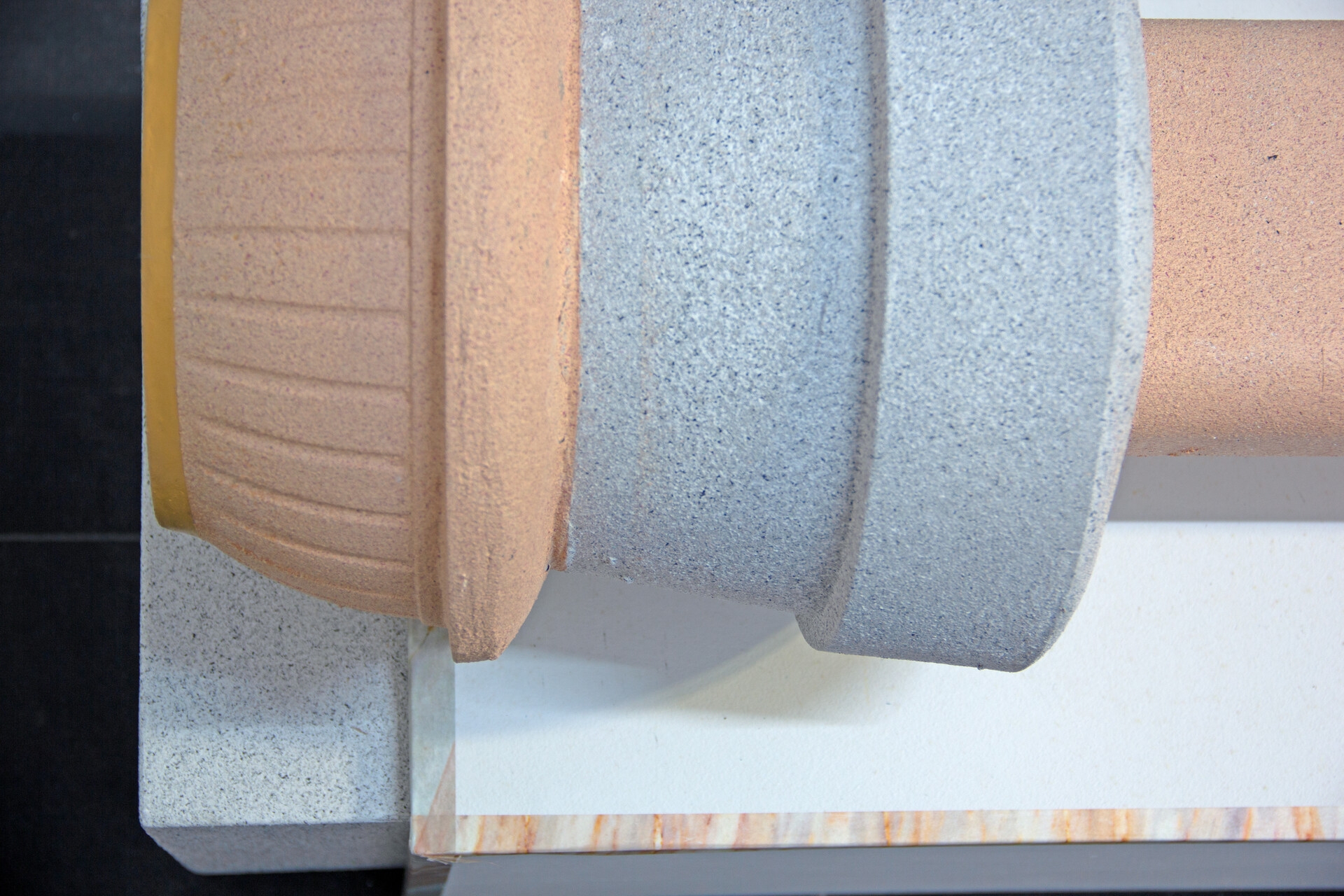 Geranie (Katzenbaum), 293×30×30cm, 2019, Epoxy resin, Effect paint, Plaster, Plastics, Polystyrene, PU-foam