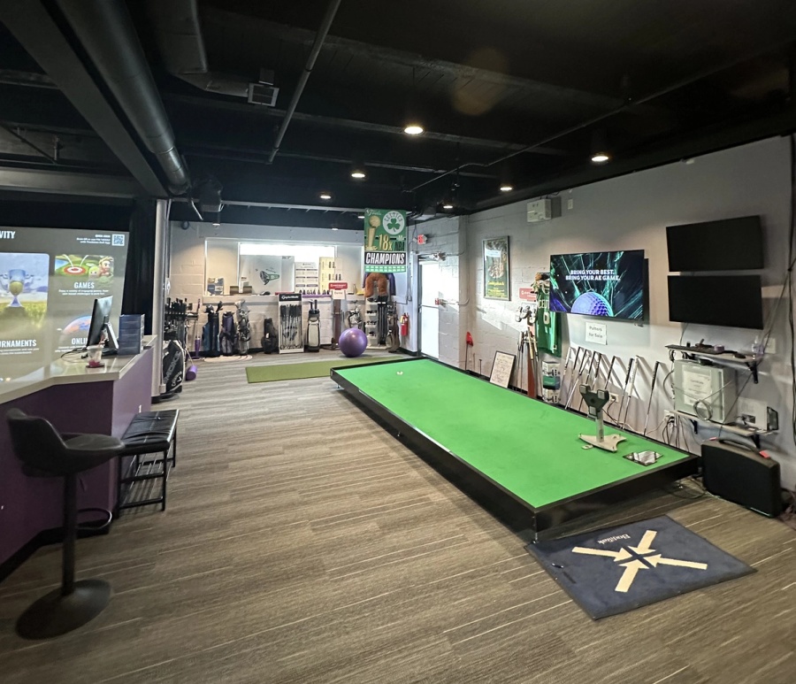 Indoor putting studio at Ae Game Golf.