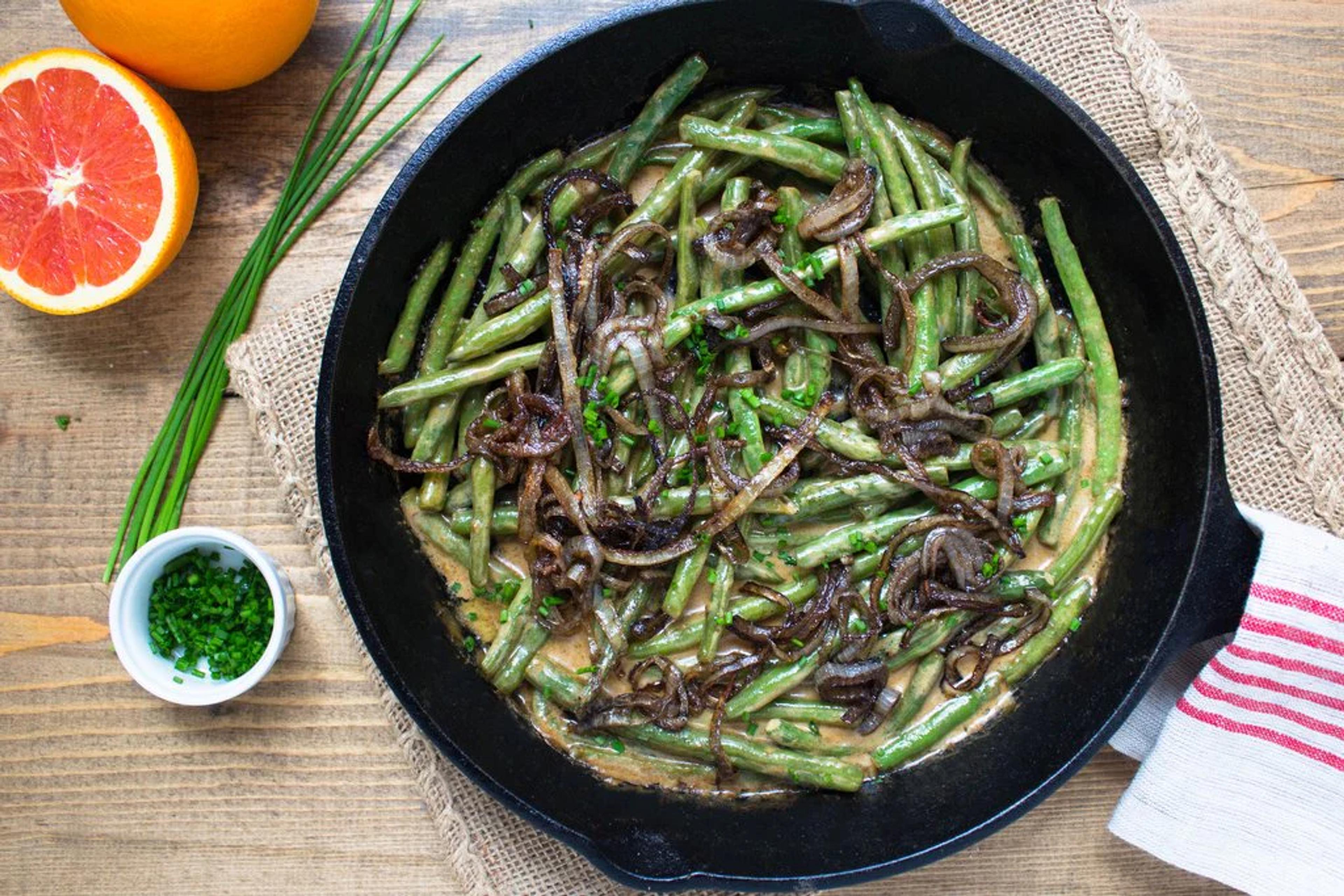 One-Skillet Creamy Green Beans with Shallots and Mushrooms