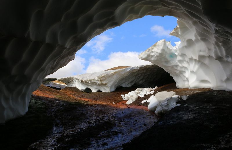 Ice cave at Hrafntinnusker