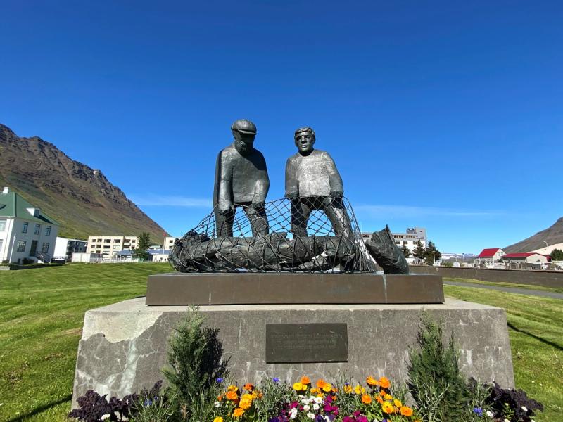 Minnisvarði ísfirskra sjómanna "Memorial to Ísafjörður Seamen"