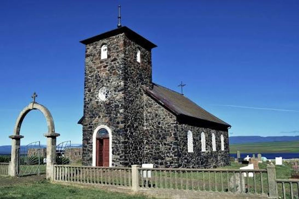 辛盖亚尔教堂 in westfjords