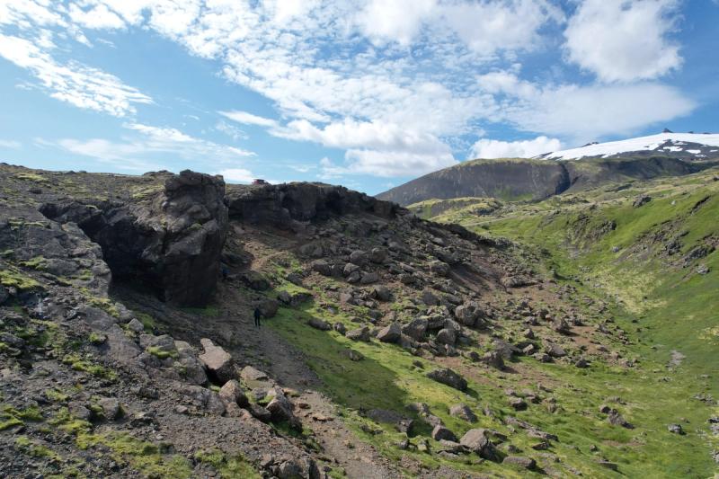 Sönghellir (Cave)