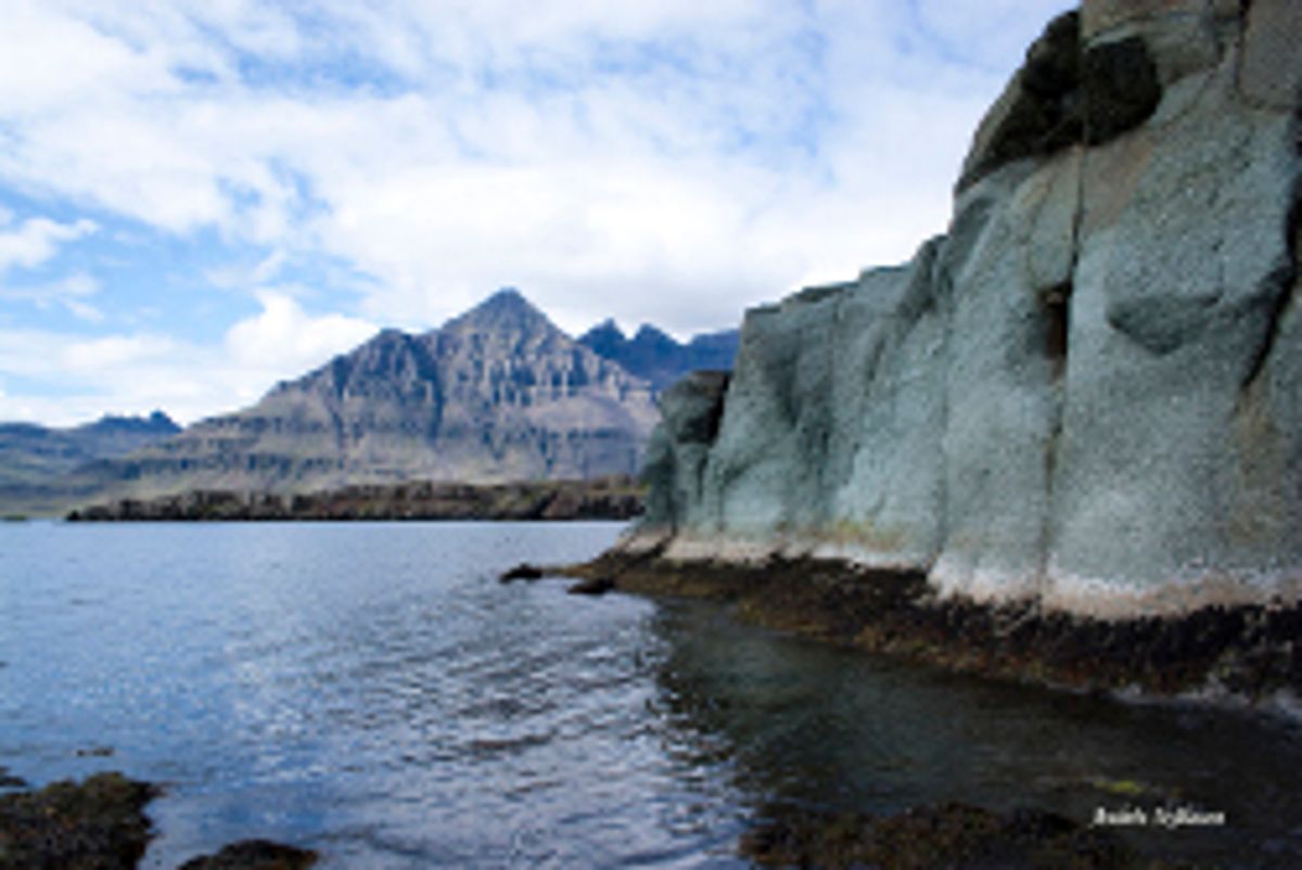 贝鲁峡湾海岸的蓝色悬崖 in east-iceland — photo 1