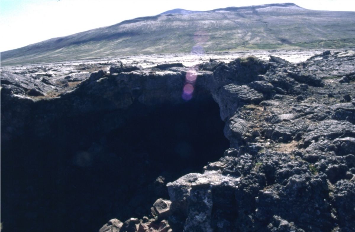 Surtshellir in west-iceland — photo 2
