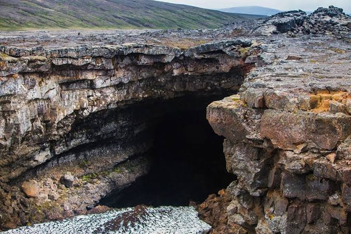 Surtshellir in west-iceland — photo 4