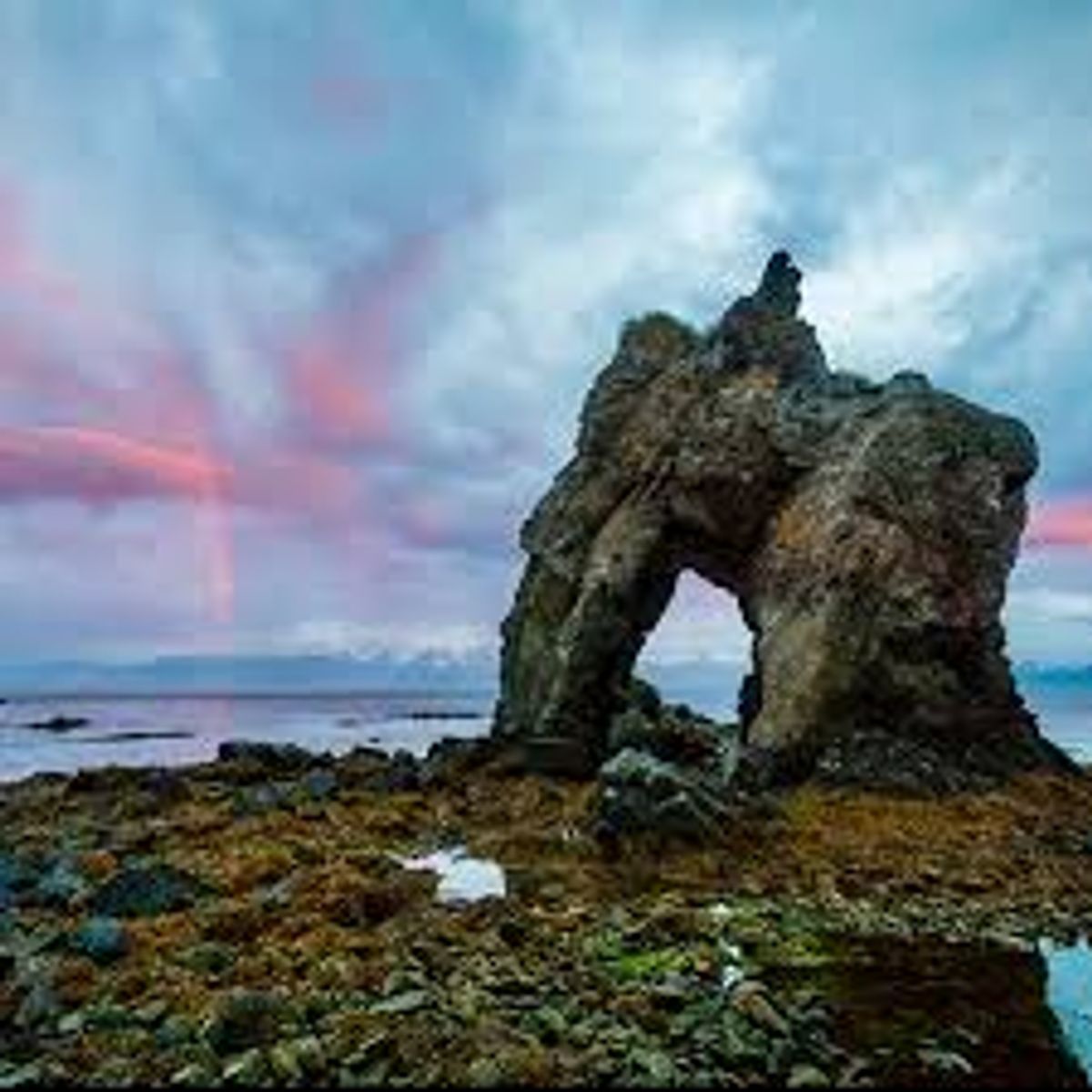 Gatanöf (Roca-Arco en Bakkahöfði) in north-iceland