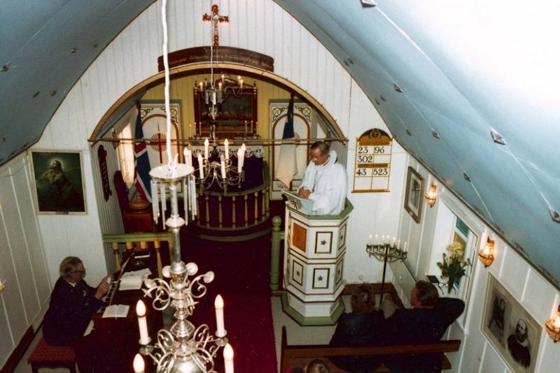 Miðgarðakirkja