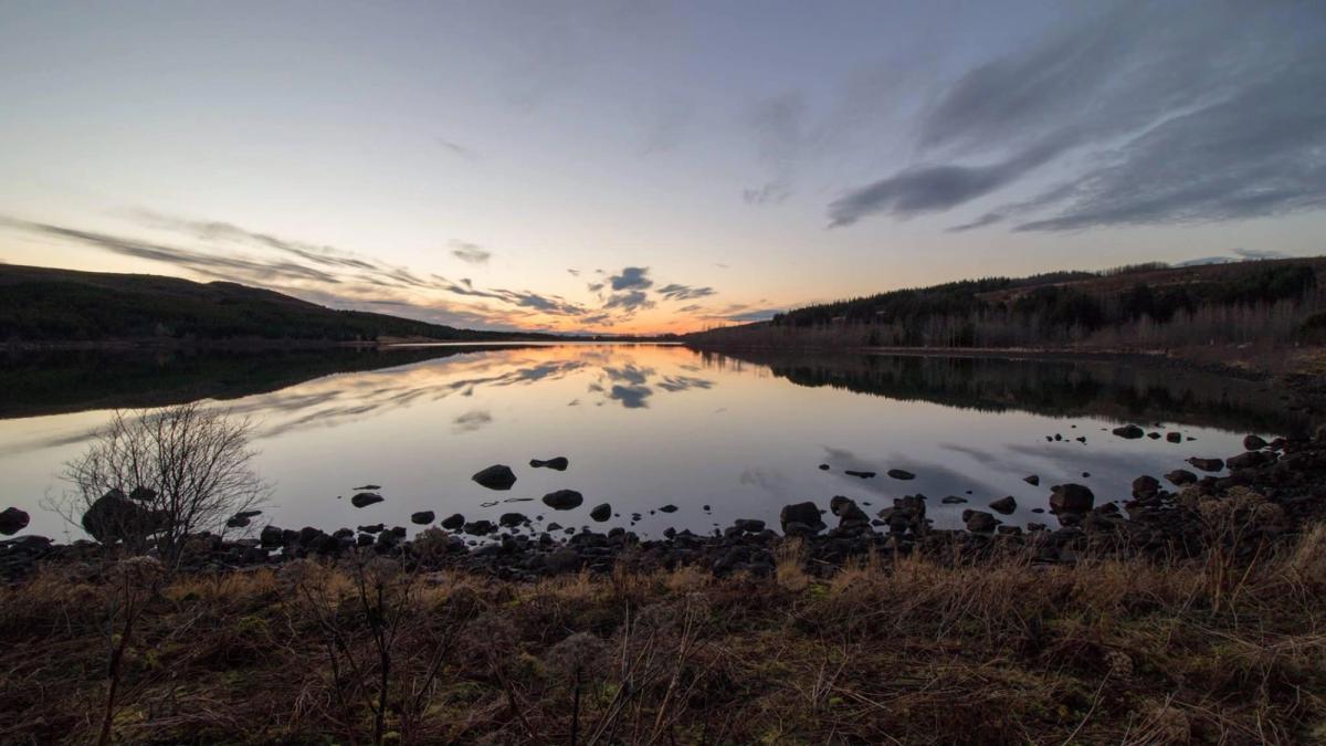 Hvaleyrarvatn og Höfðaskógur