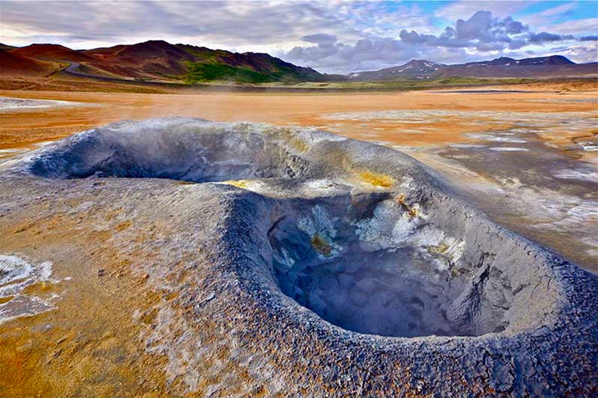 赫韦里尔-纳马斯卡尔德——月球地热景观 in north-iceland