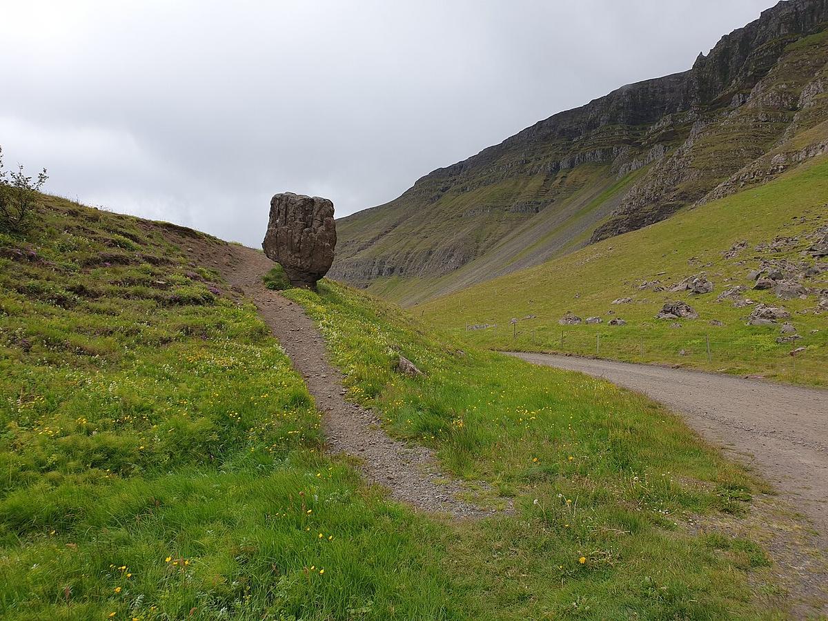 Steðji (Staupasteinn) á Skeiðhóli