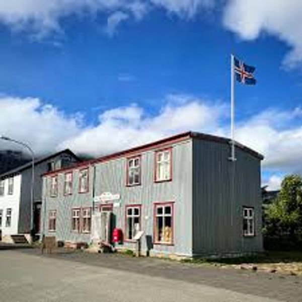 Gamla bókabúðin Flateyri "The Old Bookstore in Flateyri"