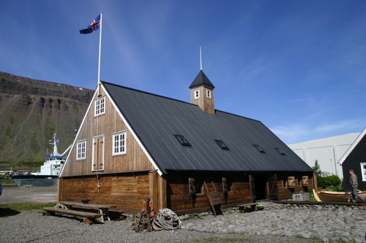 Húsin í Neðstakaupstað in westfjords — photo 1