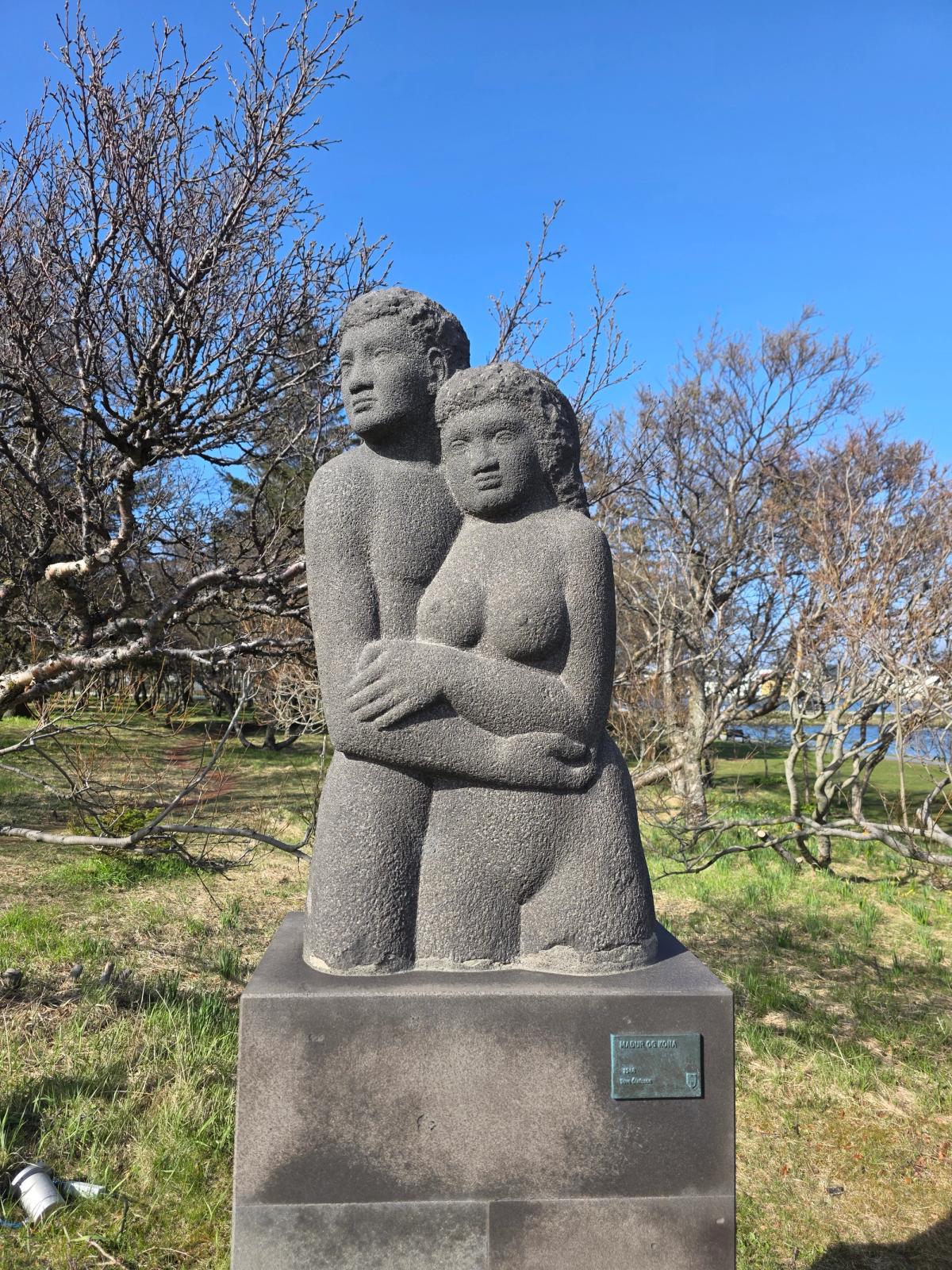 Maður og kona.