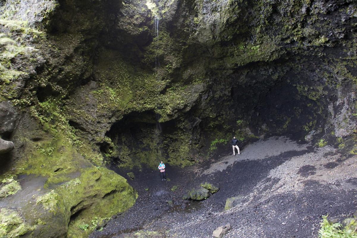 Sönghellir (Song Cave)